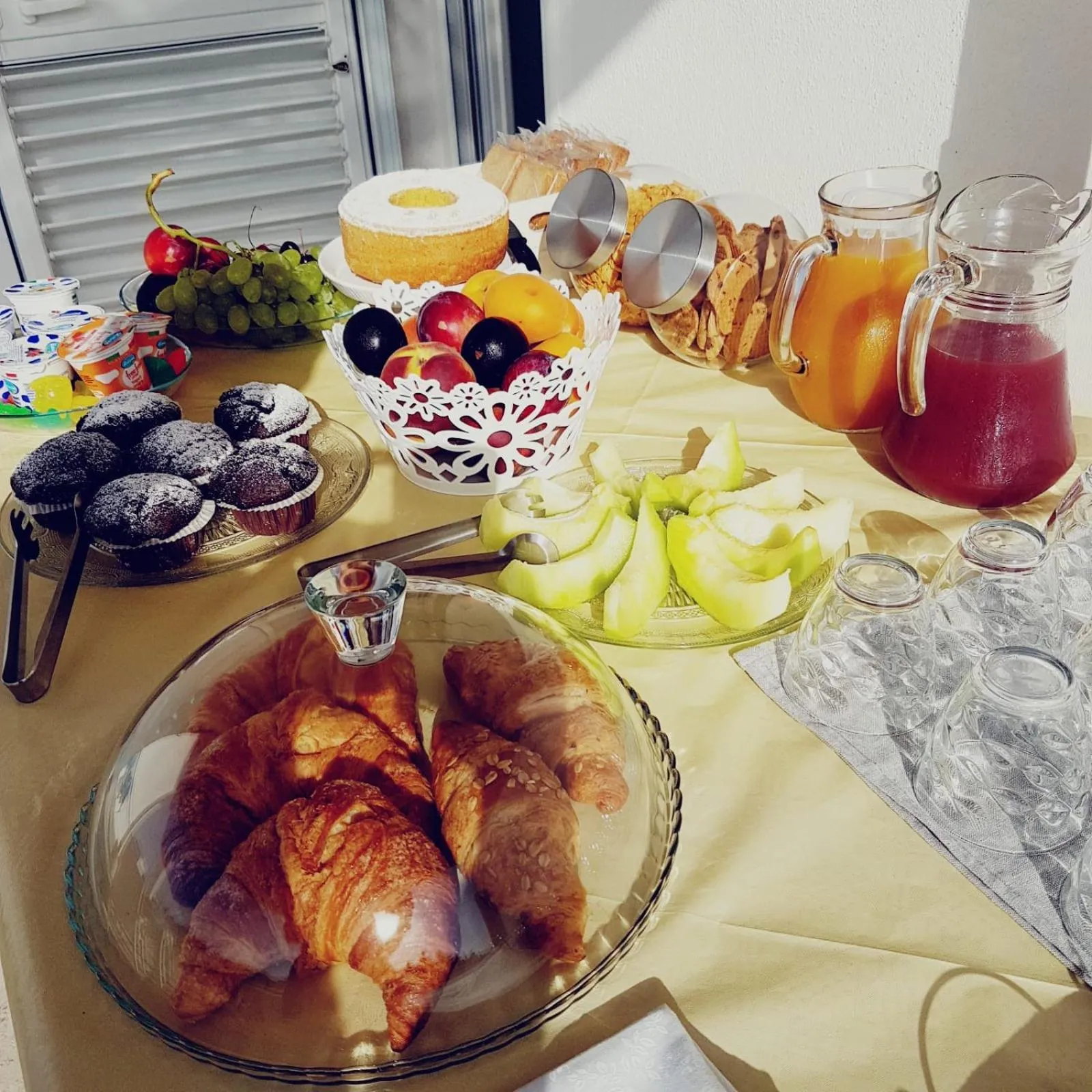 Food and drinks in B&BWHITE