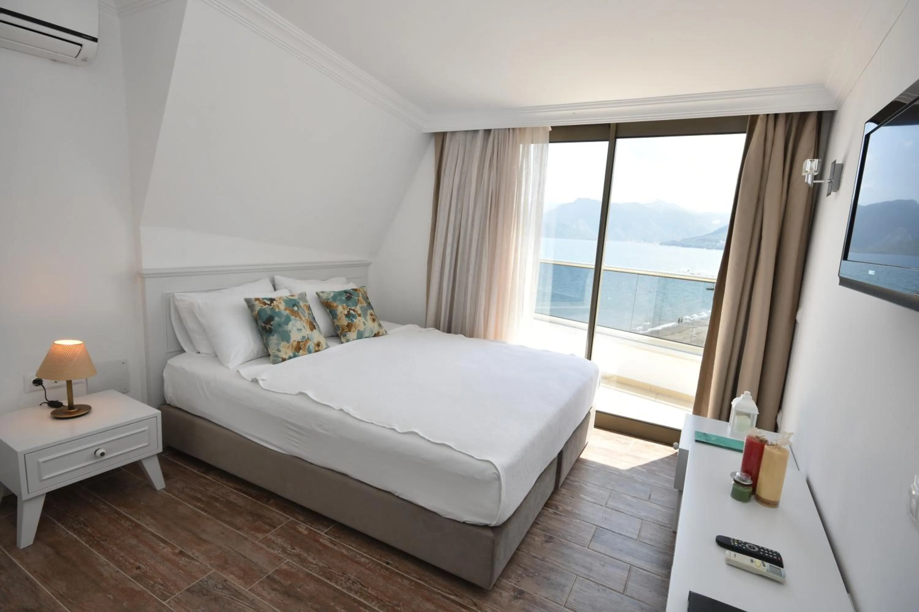 Photo of the whole room, Bed in Aurasia Beach Hotel