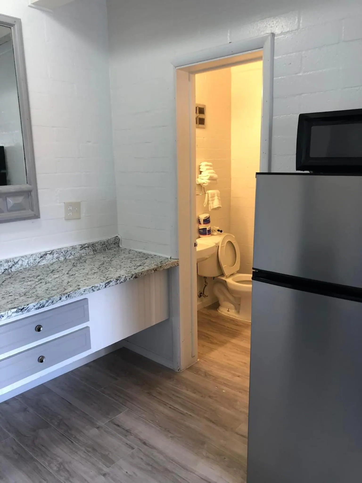 Bathroom in Thunderbird Motel