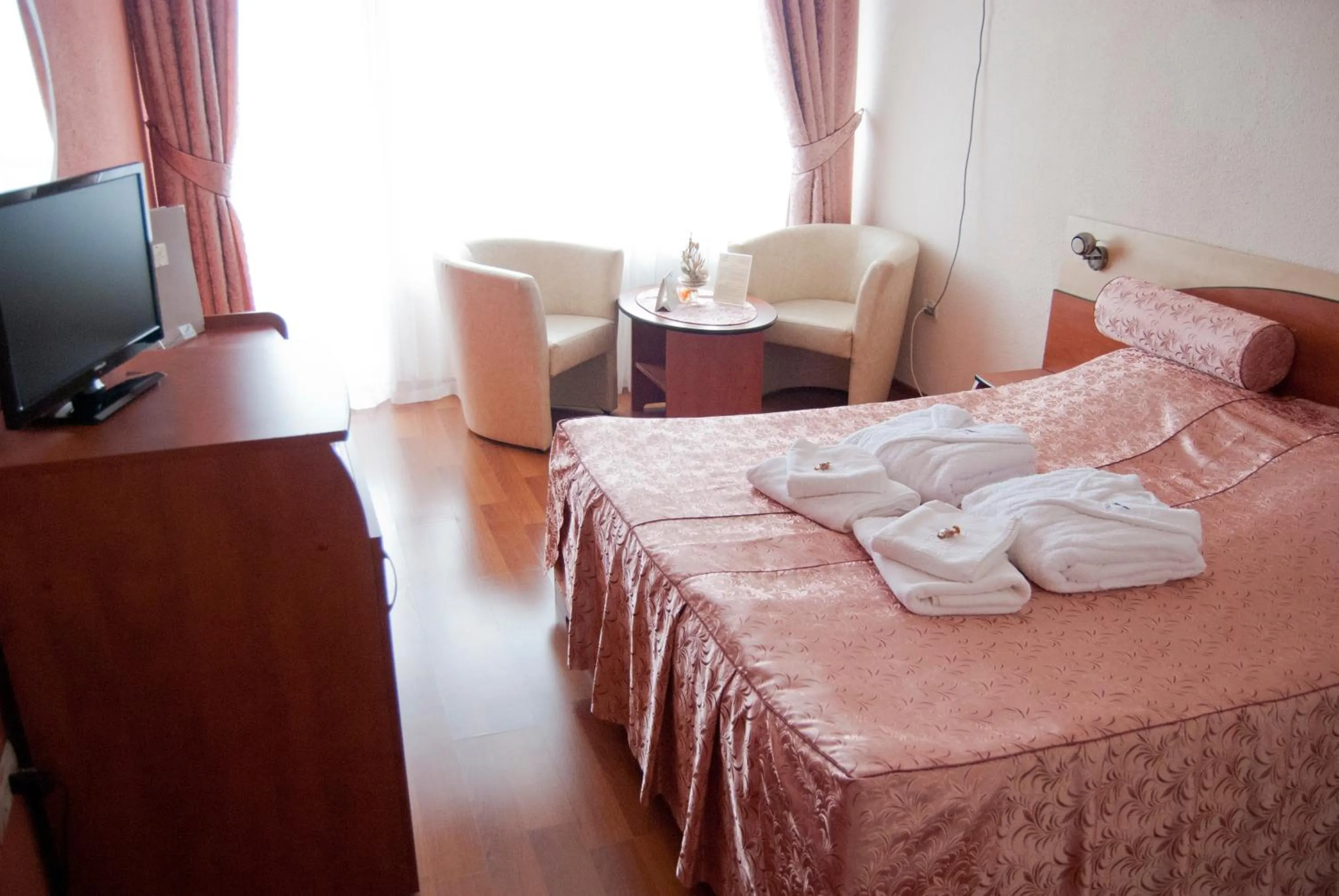 Photo of the whole room, Bed in Hotel Paradiso