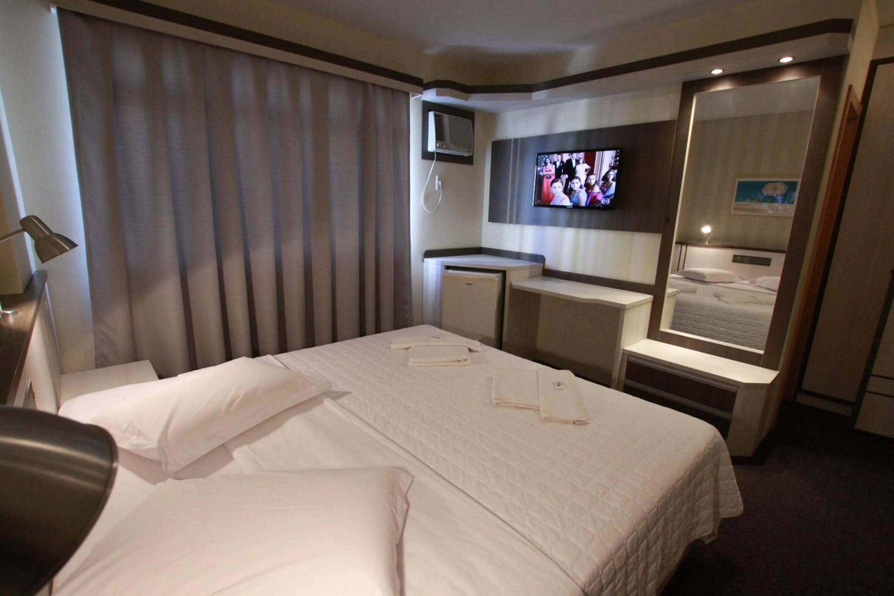 Bedroom, Bed in Hotel Blumenau - Balneário Camboriú