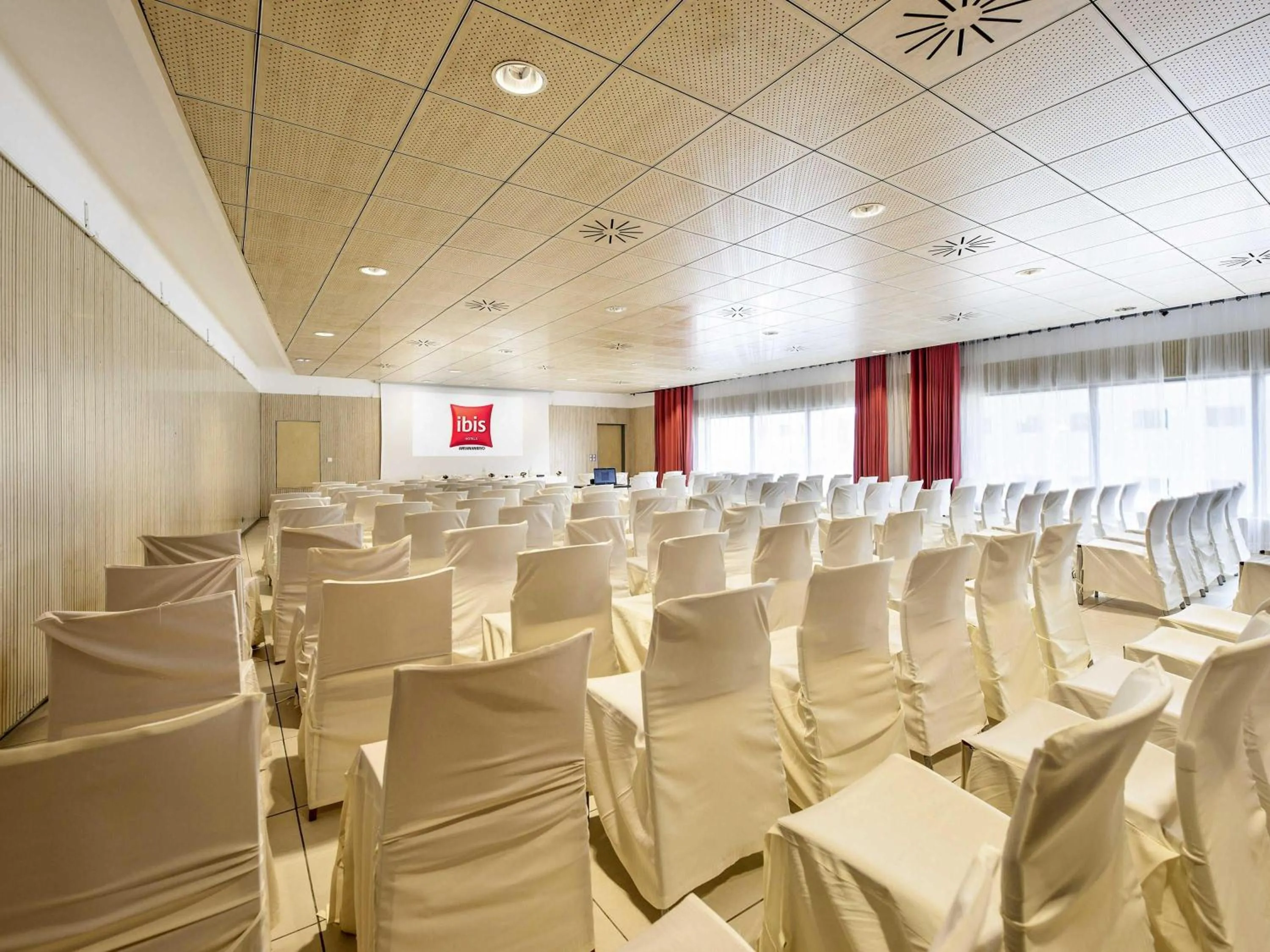 Meeting/conference room in Ibis Antananarivo Ankorondrano