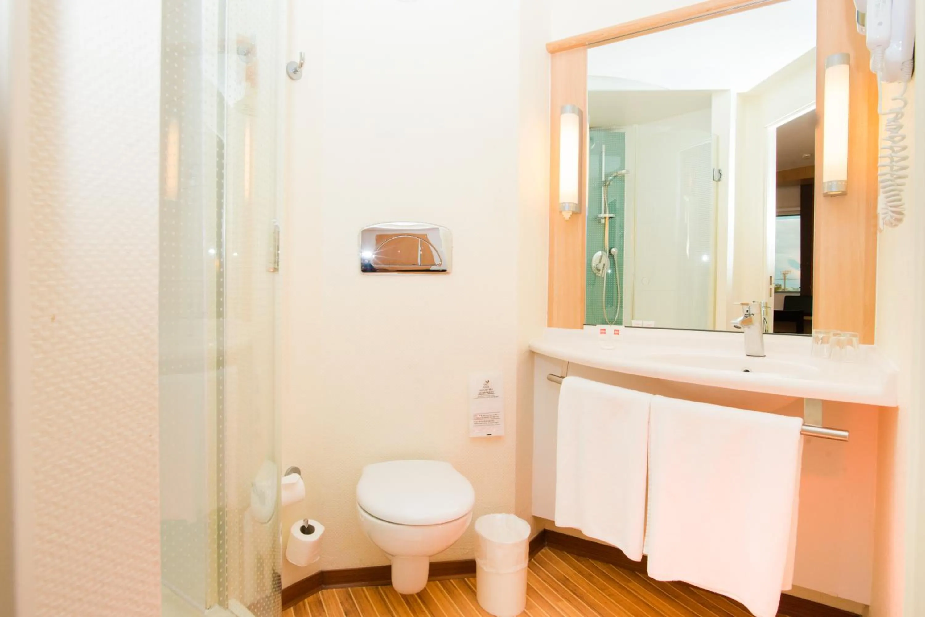 Shower in Ibis Antananarivo Ankorondrano