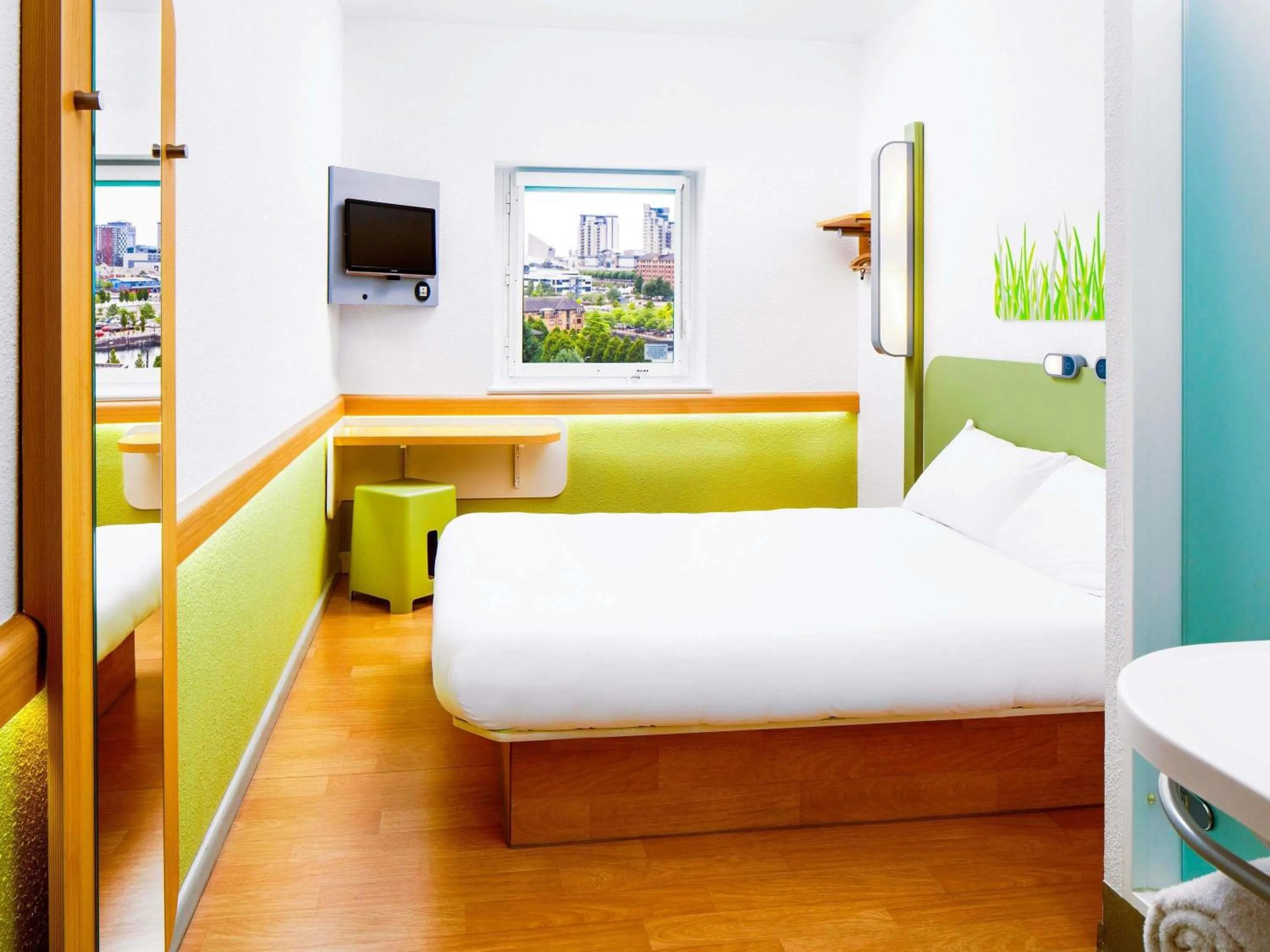 Bedroom, Bed in ibis budget Manchester Salford Quays