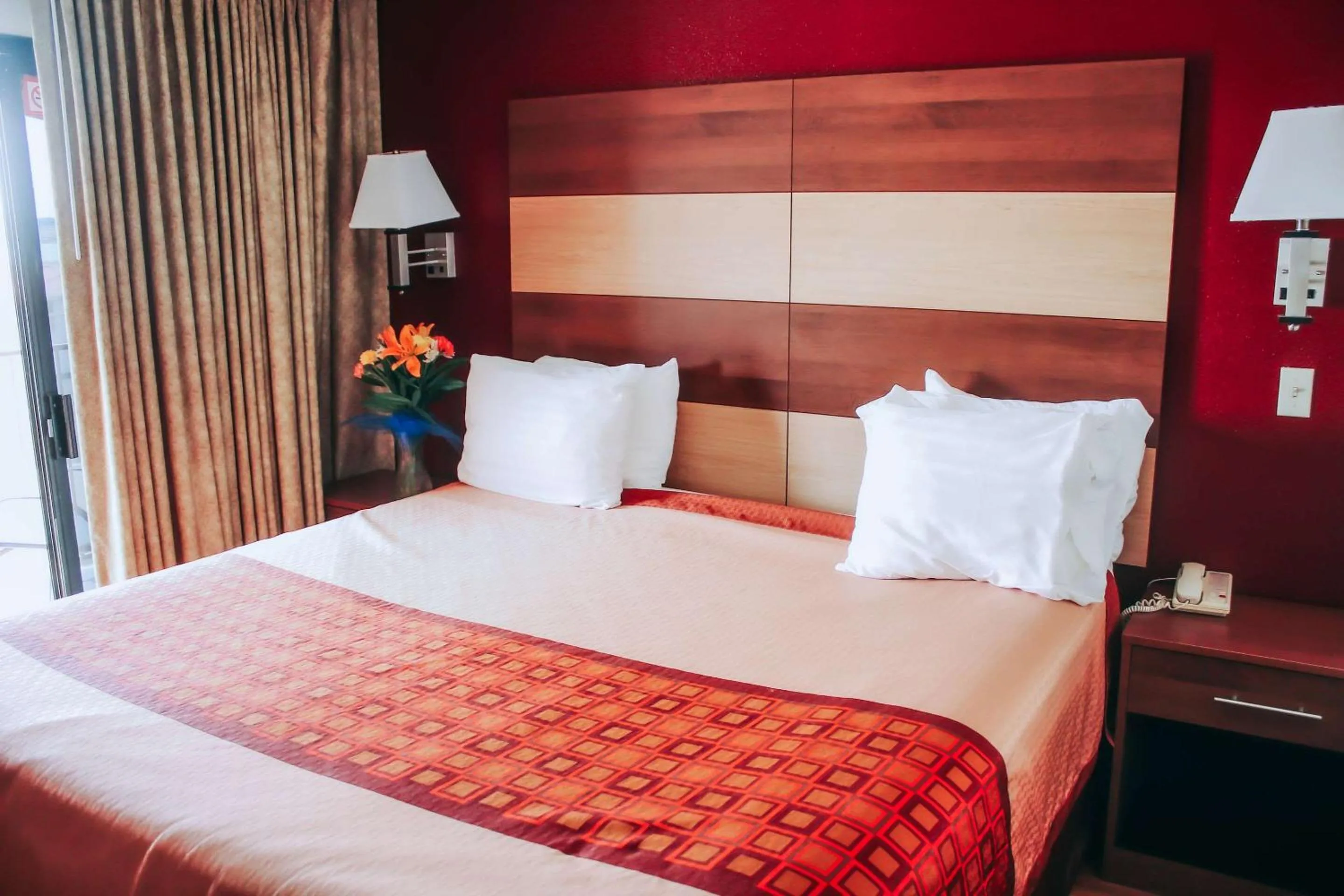 Photo of the whole room, Bed in Rodeway Inn & Suites Lake Havasu City