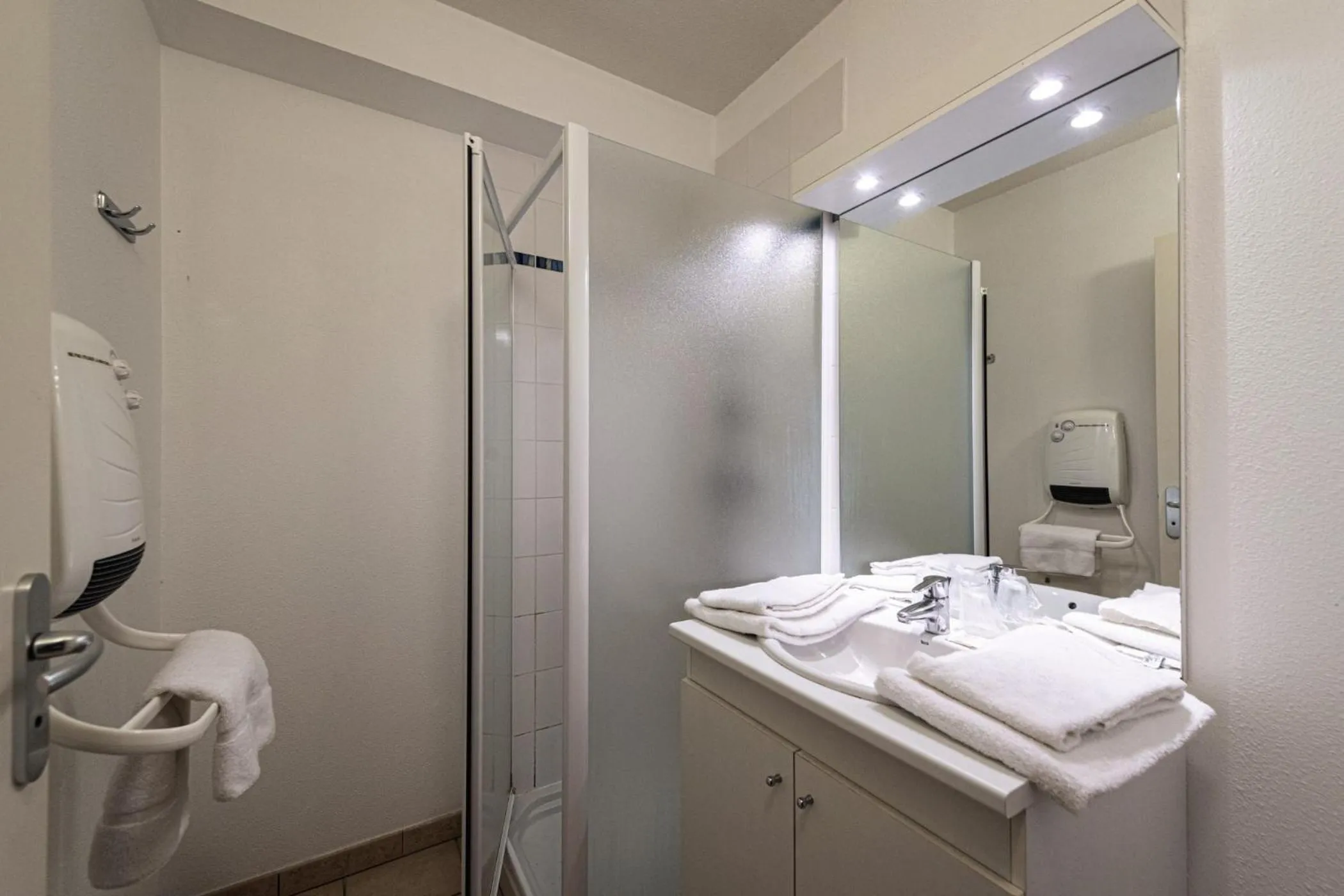 Shower in Terres de France - Le Domaine Du Golf