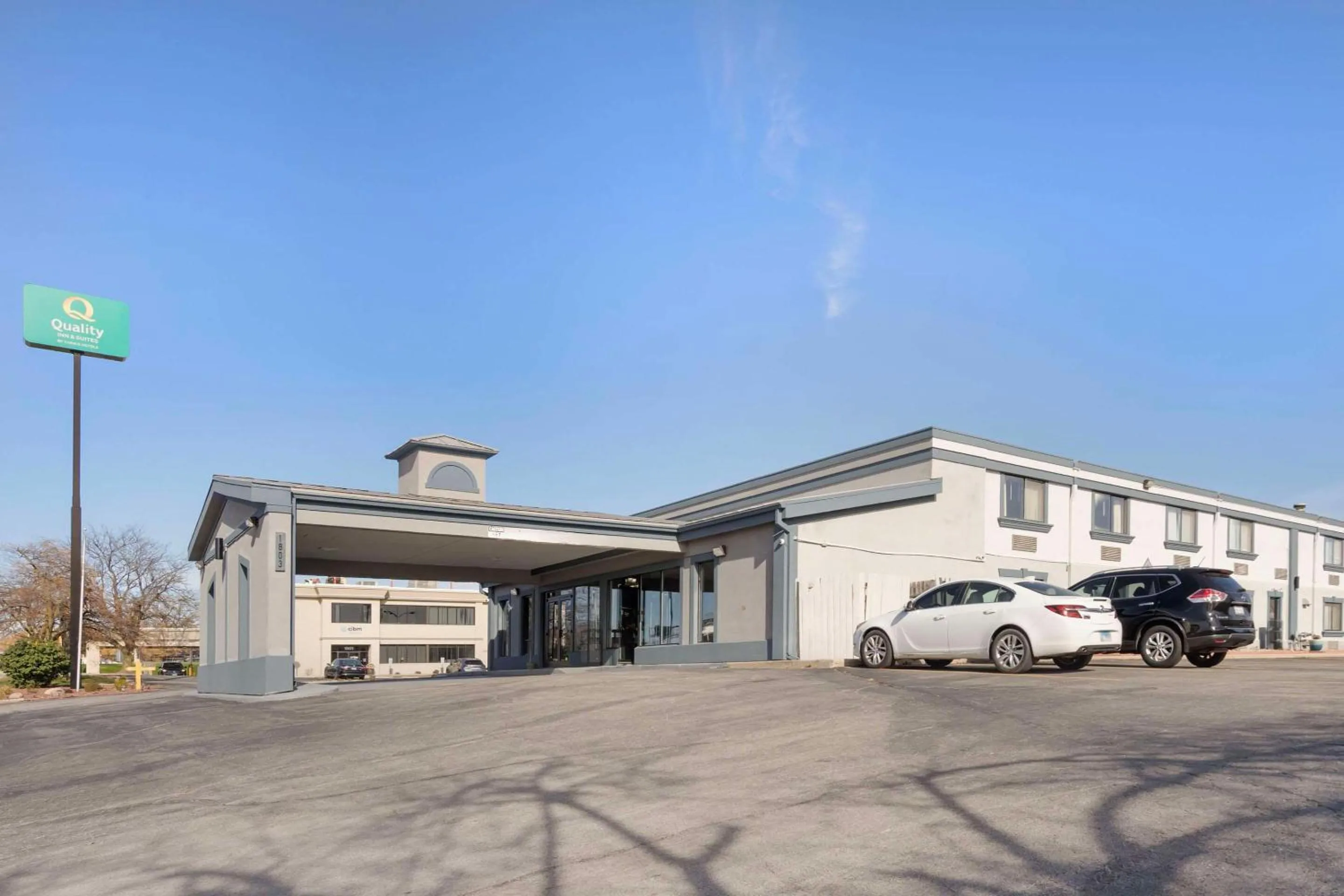 Property building in Quality Inn & Suites Bloomington University Area