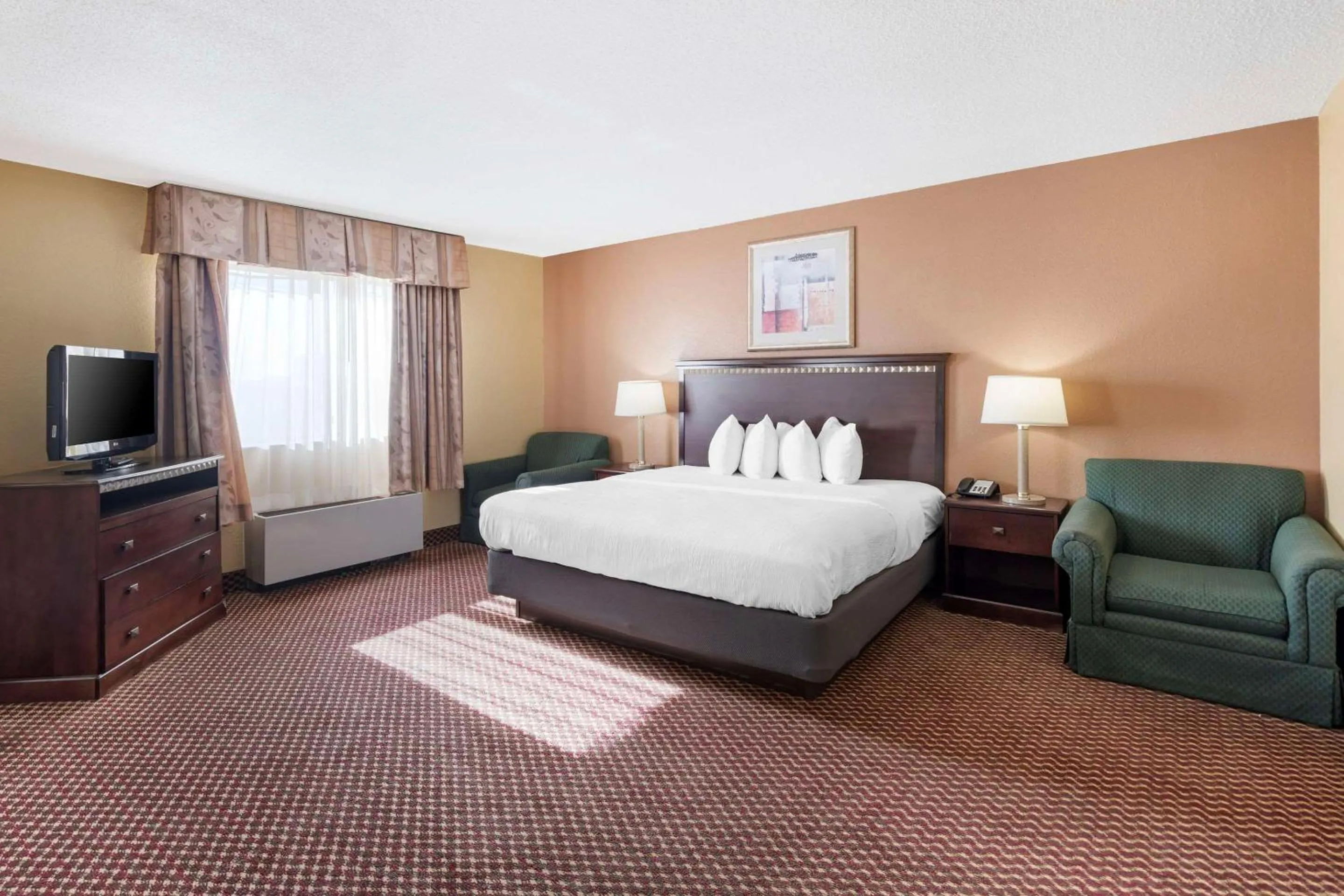 Bedroom, Bed in Quality Inn & Suites Bloomington University Area