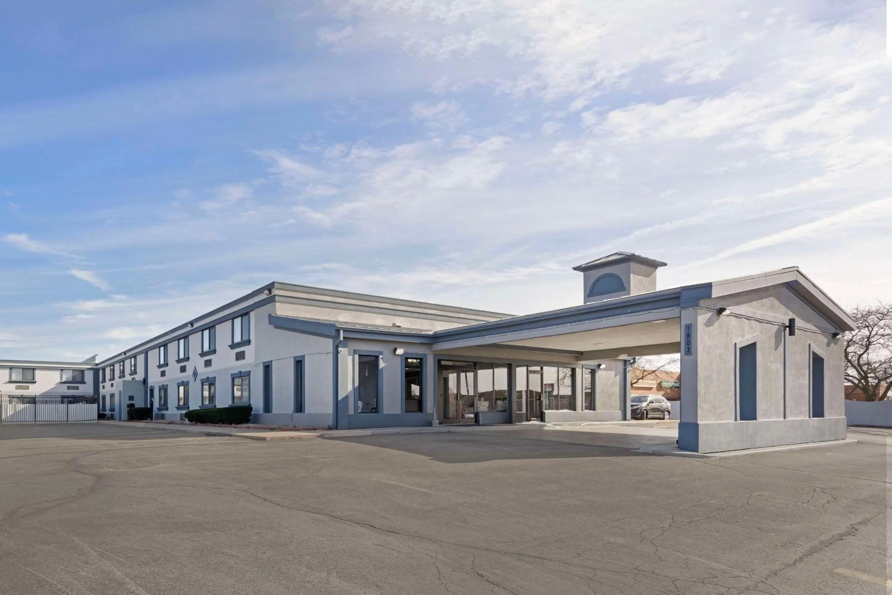 Property building in Quality Inn & Suites Bloomington University Area