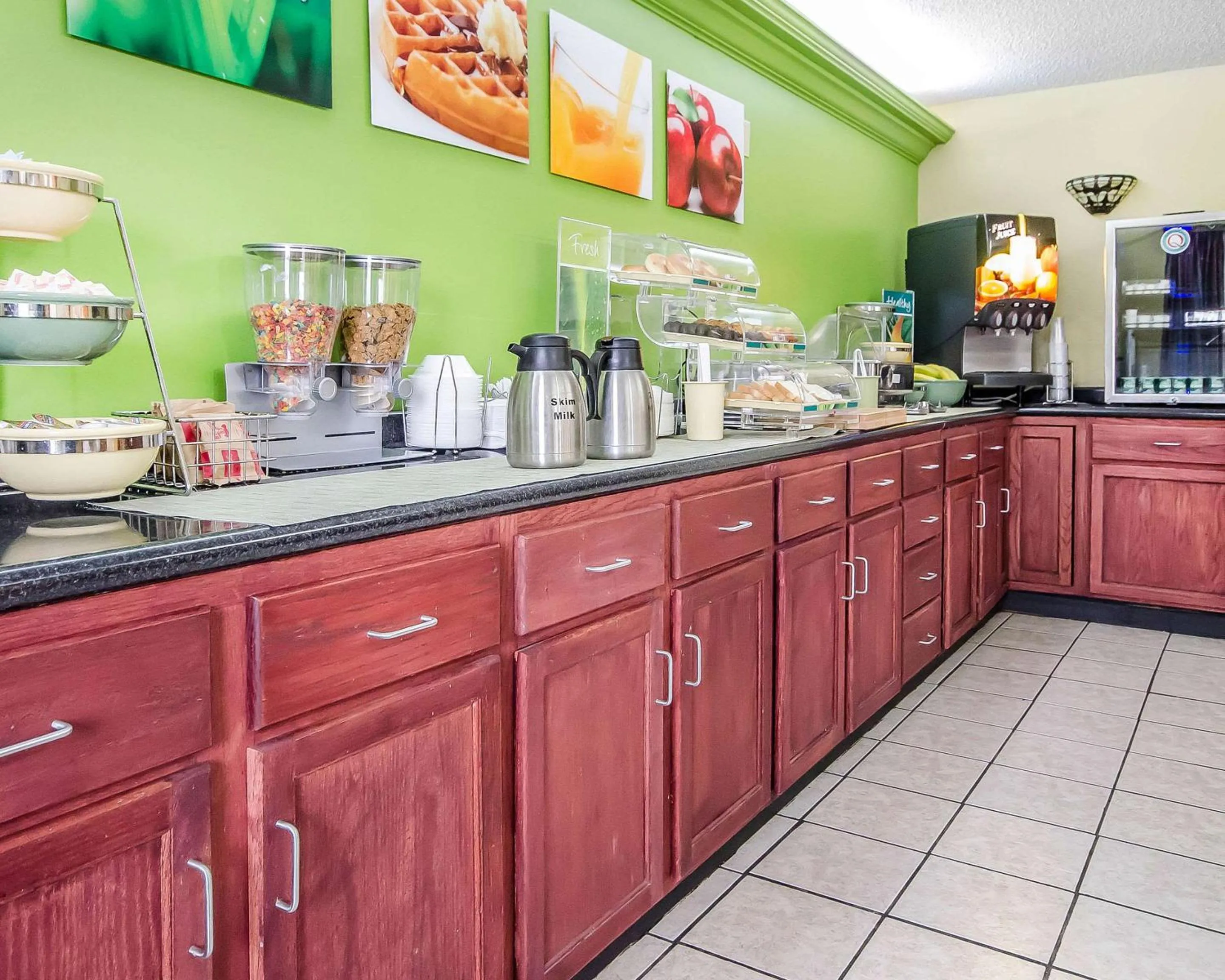 Breakfast in Quality Inn Franklin South