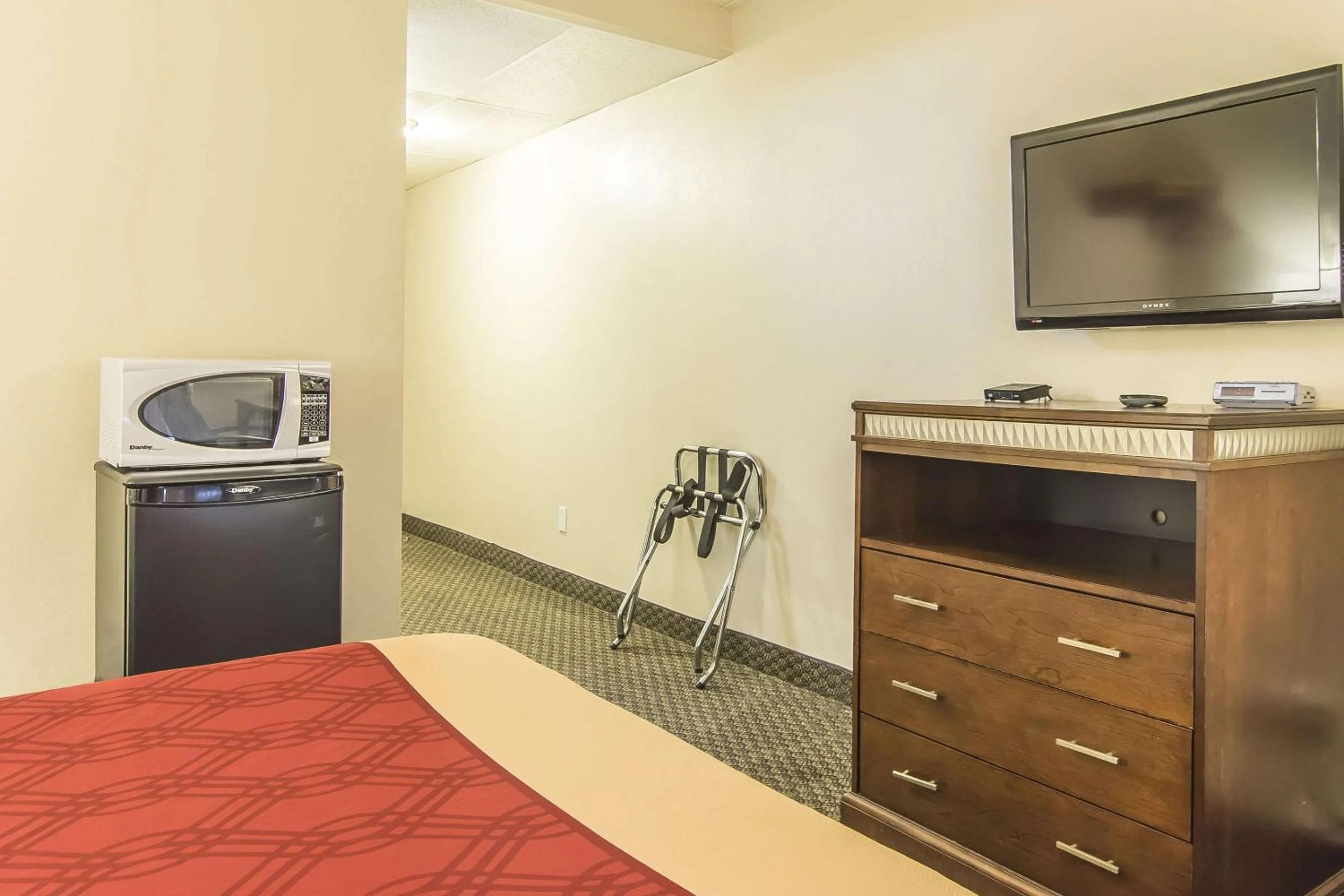 Photo of the whole room in Econo Lodge