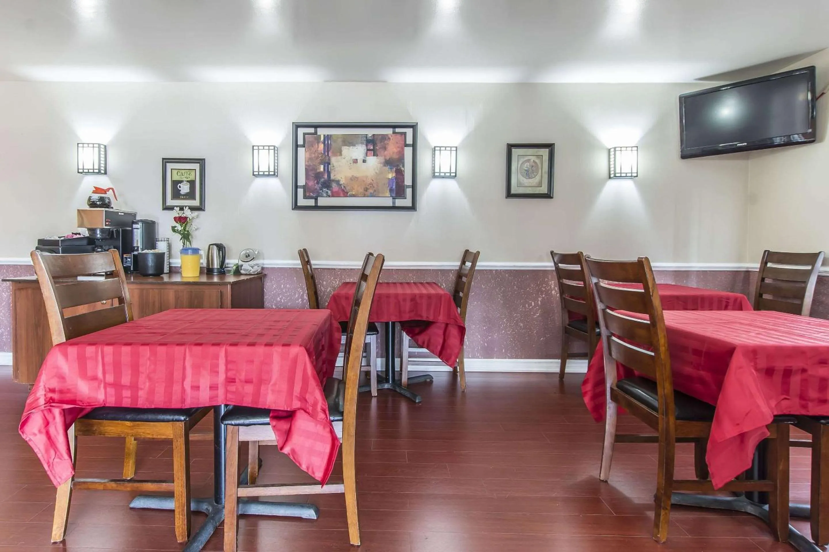 Restaurant/places to eat in Econo Lodge