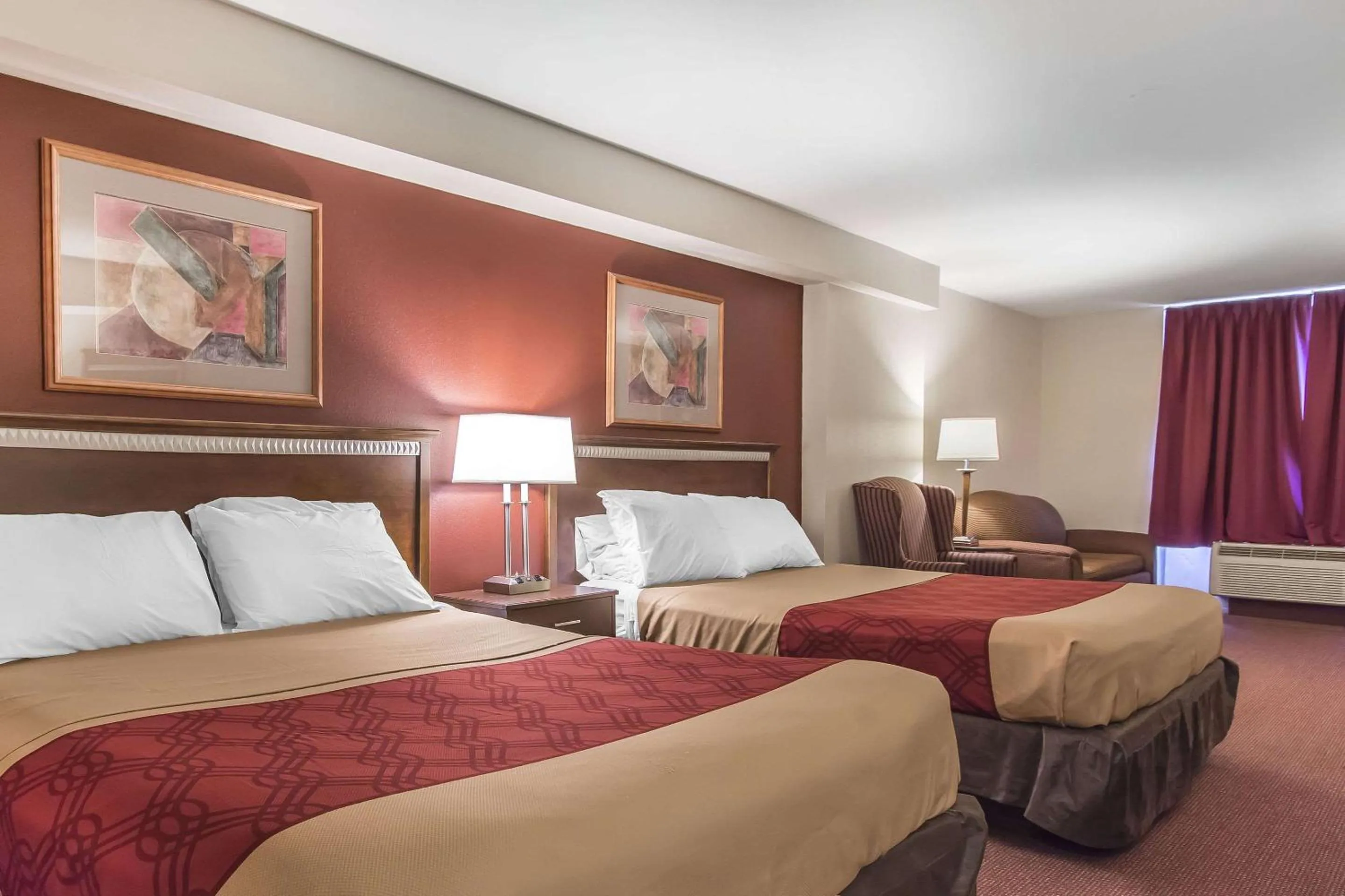 Photo of the whole room, Bed in Econo Lodge