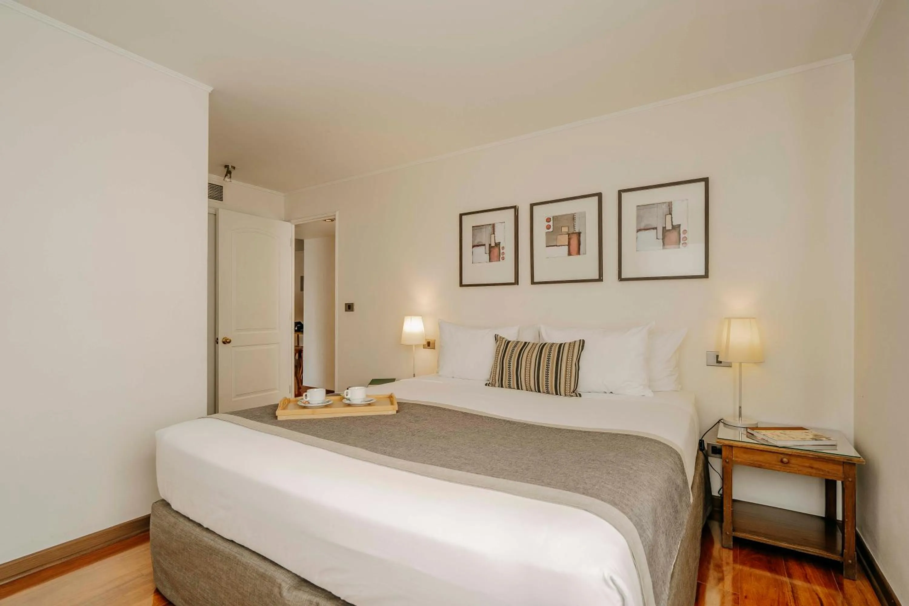 Bed in Time Suite - Comfort Apartments