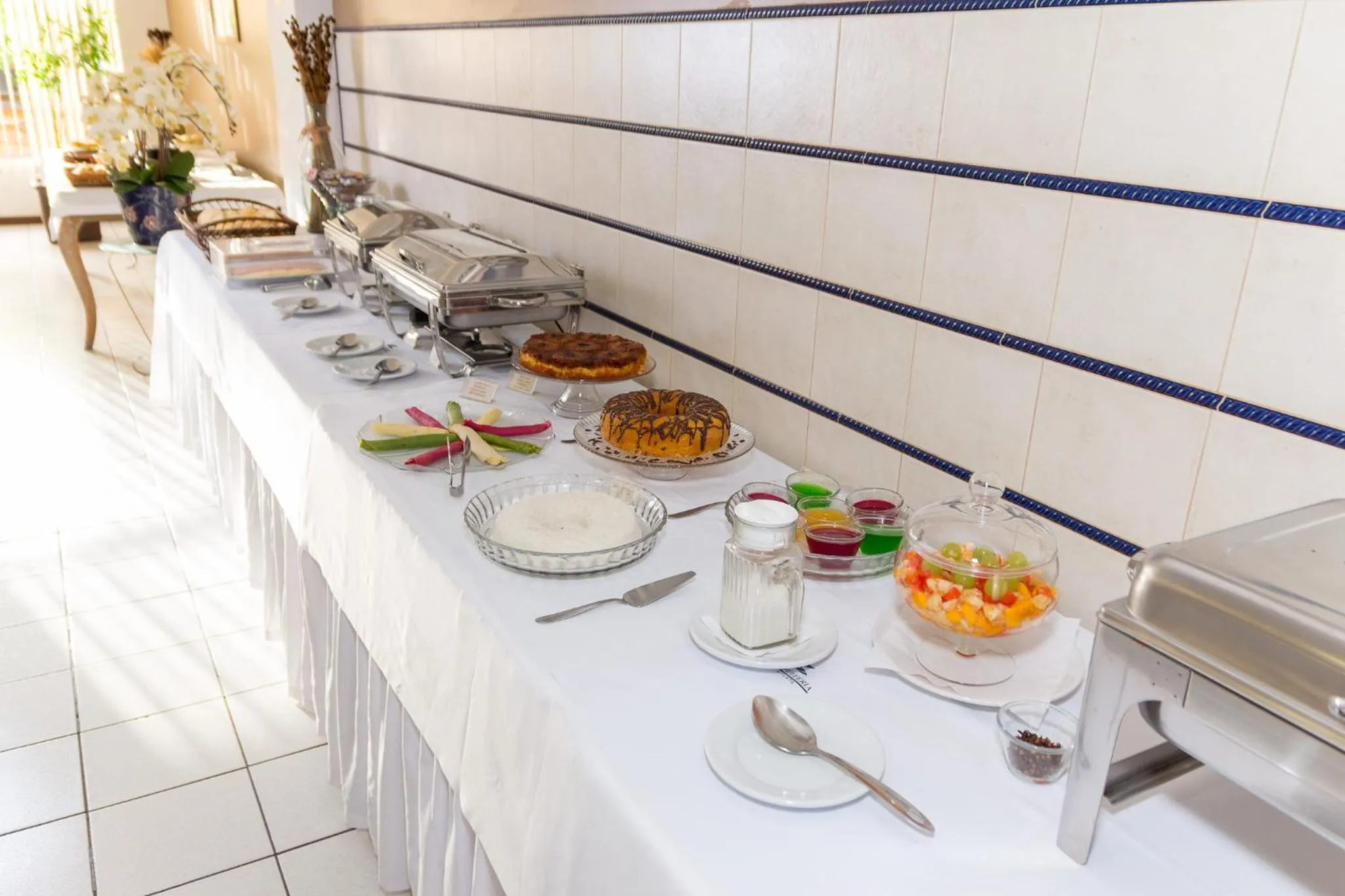 Buffet breakfast in Maria Quitéria Hotel & Flat
