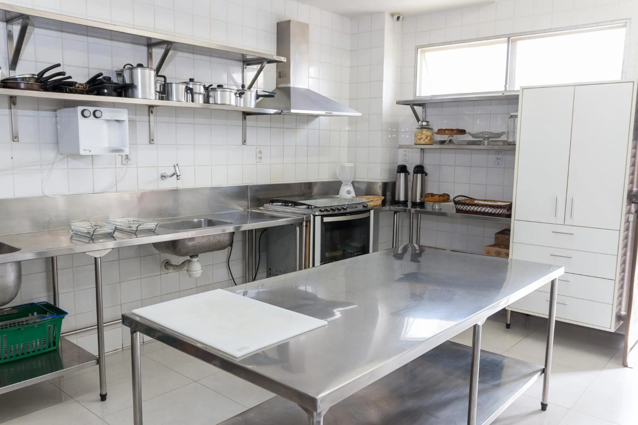 Kitchen or kitchenette in Maria Quitéria Hotel & Flat