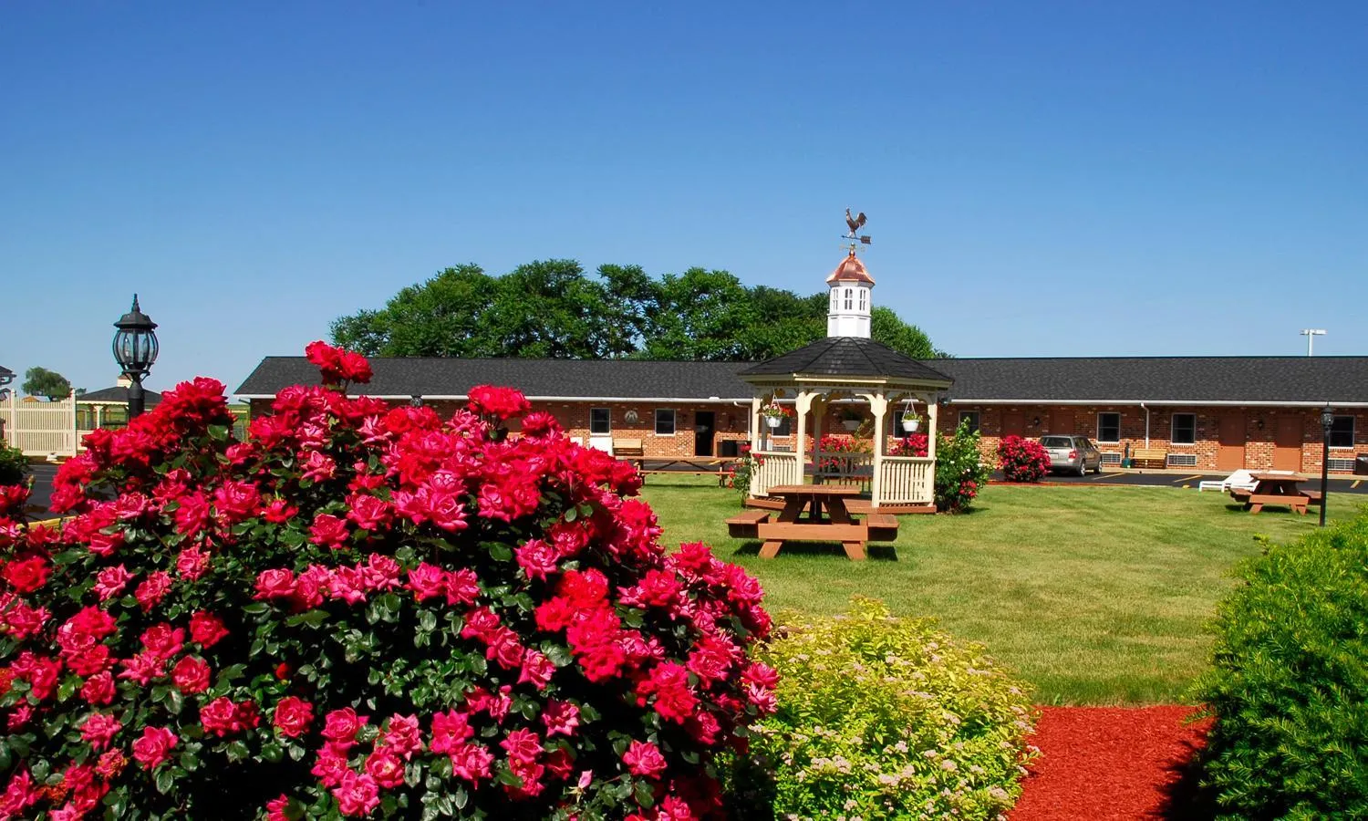 Facade/entrance in Weathervane Motor Court