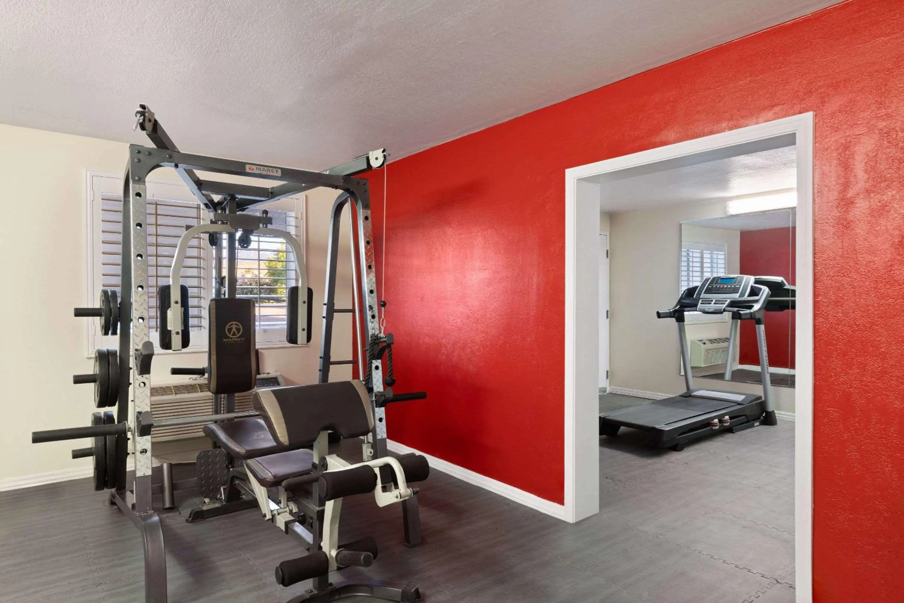 Fitness centre/facilities in Ramada by Wyndham Kingman