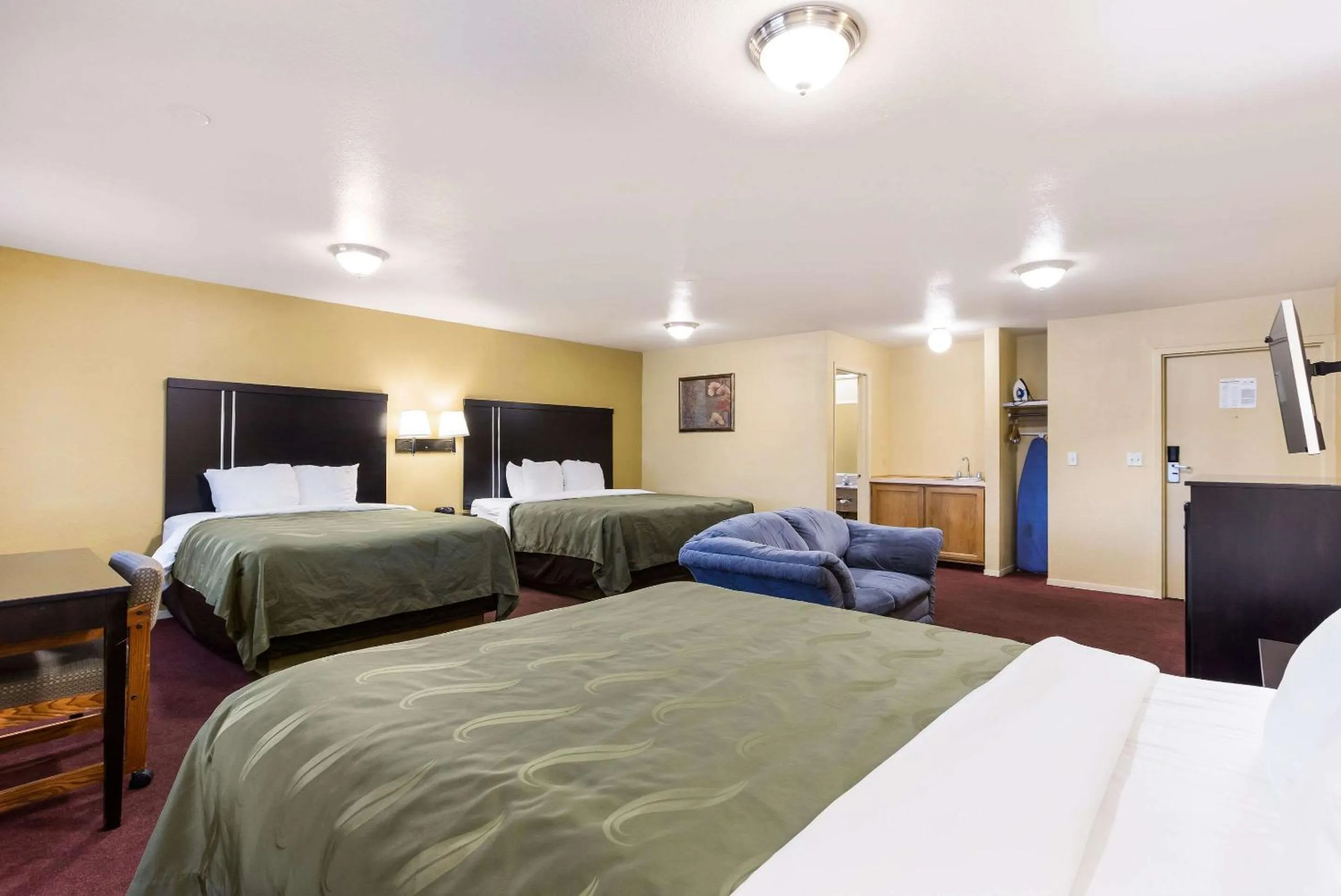 Photo of the whole room, Bed in Quality Inn Airport