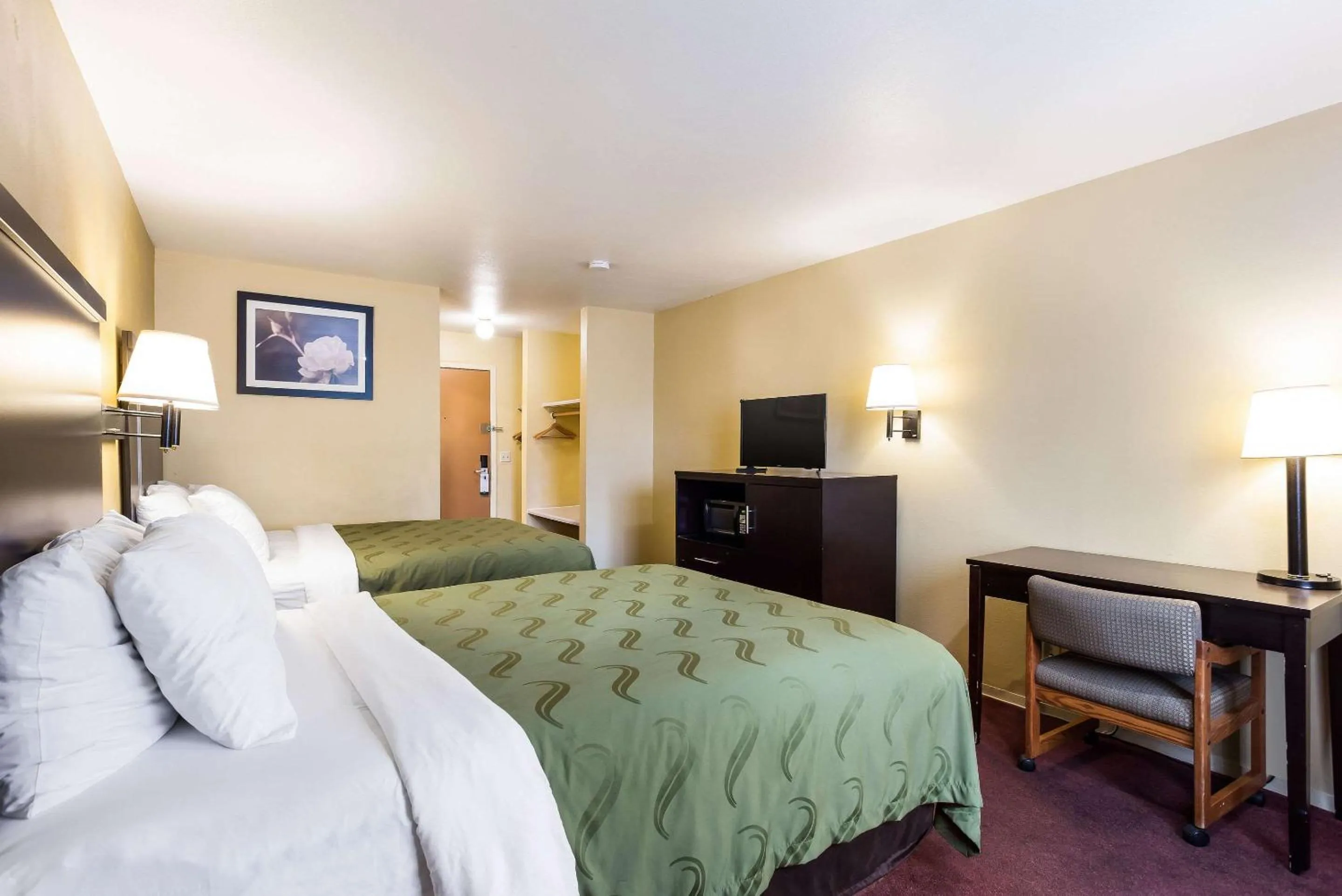 Photo of the whole room, Bed in Quality Inn Airport