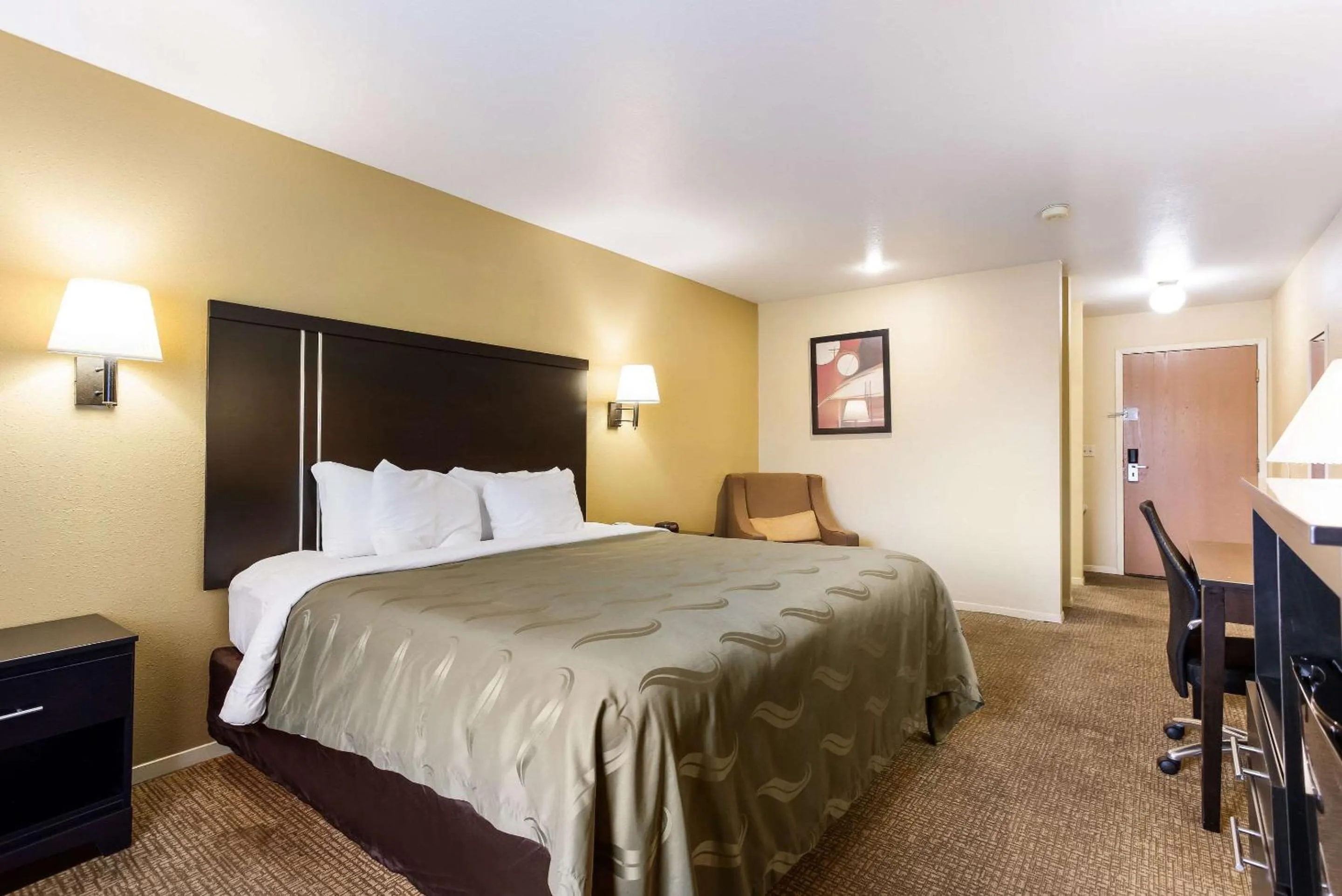 Photo of the whole room, Bed in Quality Inn Airport
