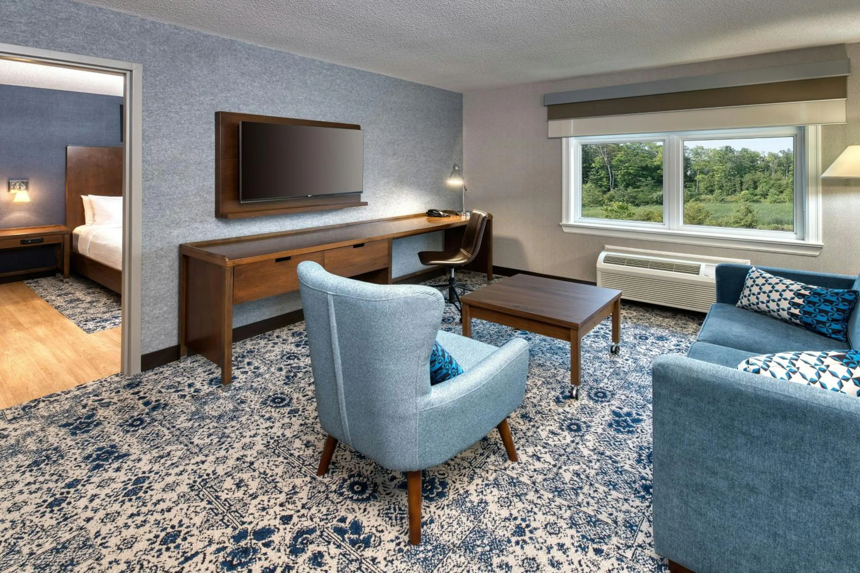 Living room in Four Points by Sheraton Barrie