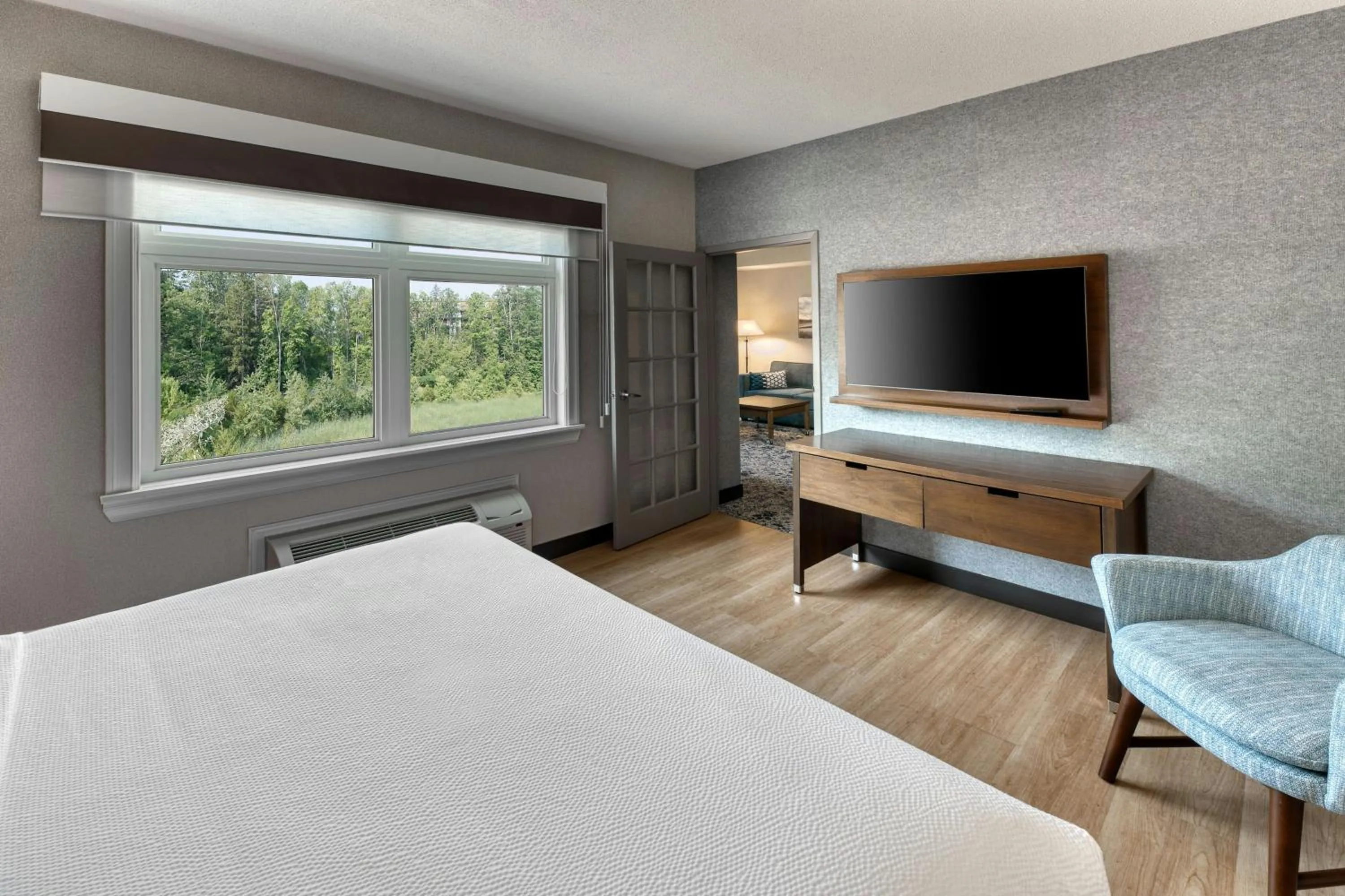 Bedroom, Bed in Four Points by Sheraton Barrie