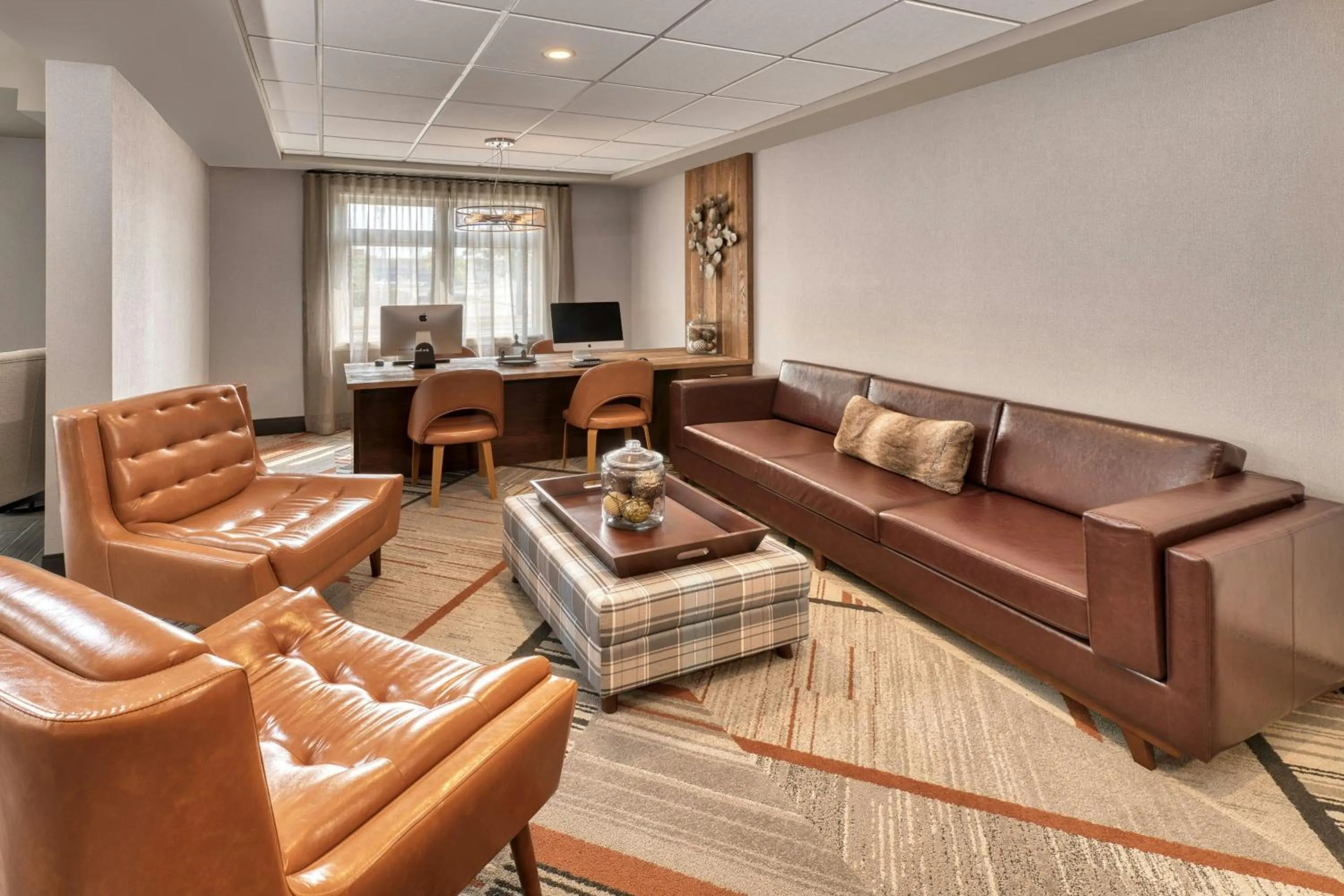 Lobby or reception in Four Points by Sheraton Barrie