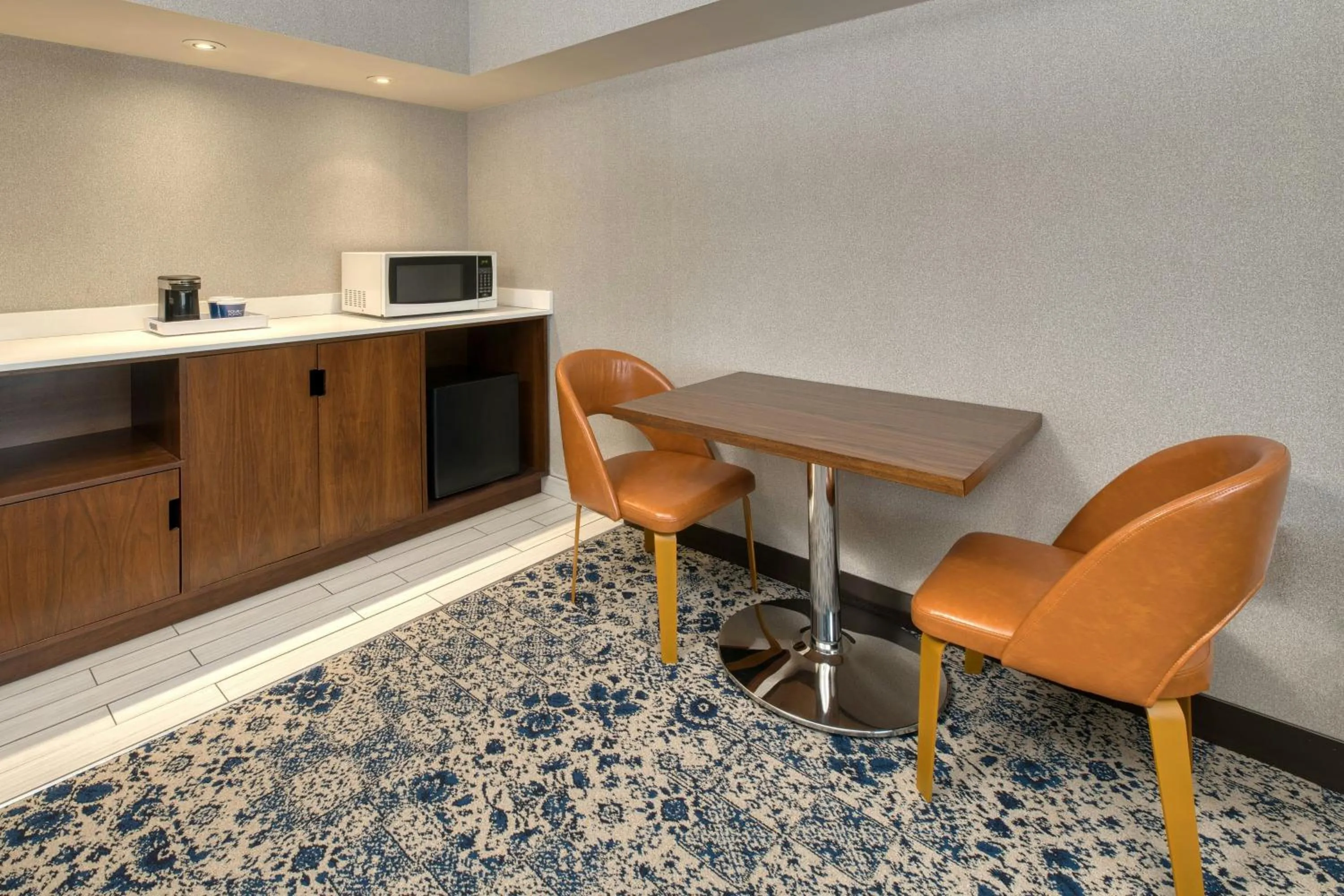 Photo of the whole room in Four Points by Sheraton Barrie