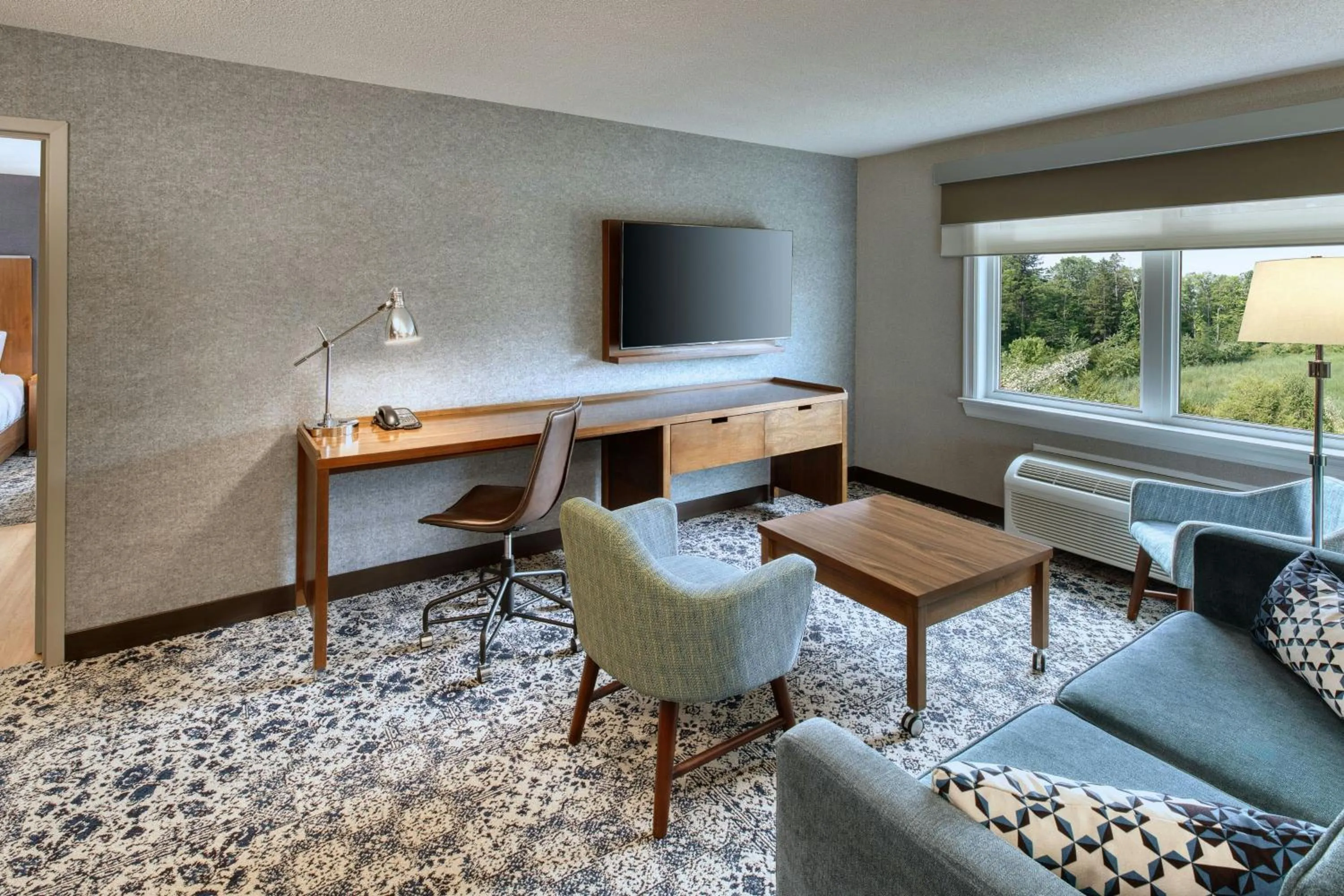 Living room in Four Points by Sheraton Barrie