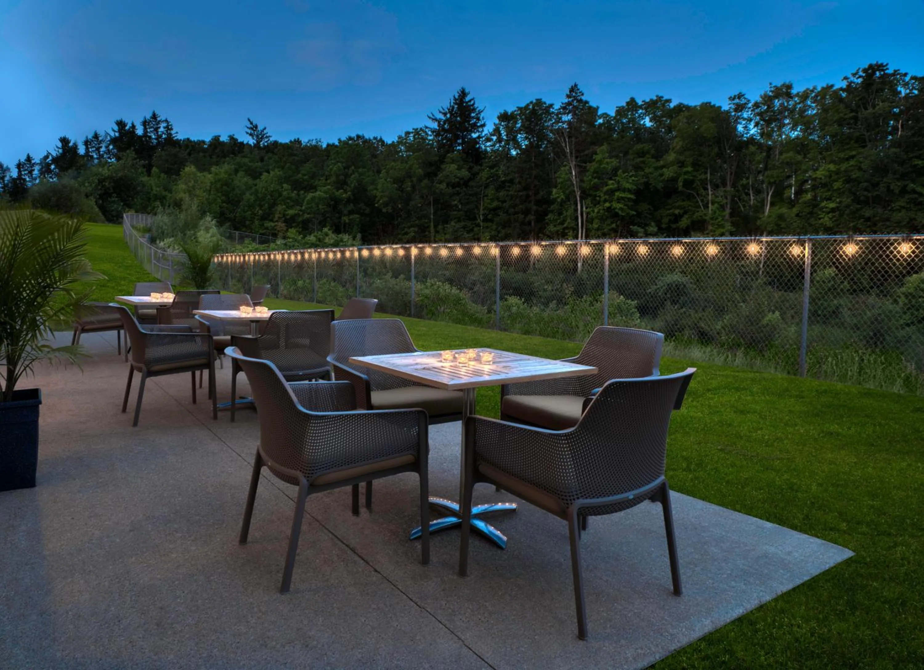 Property building in Four Points by Sheraton Barrie