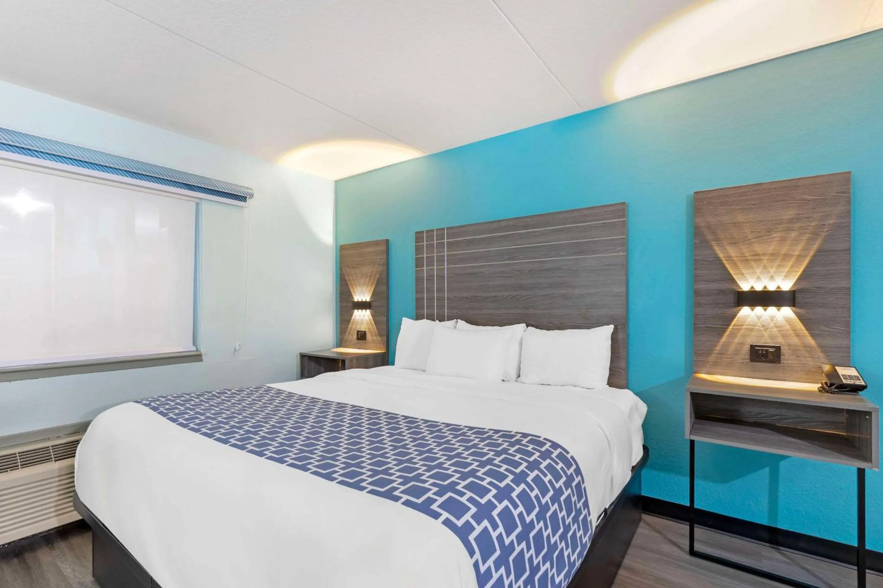 Bedroom, Bed in Ramada by Wyndham Des Moines Airport