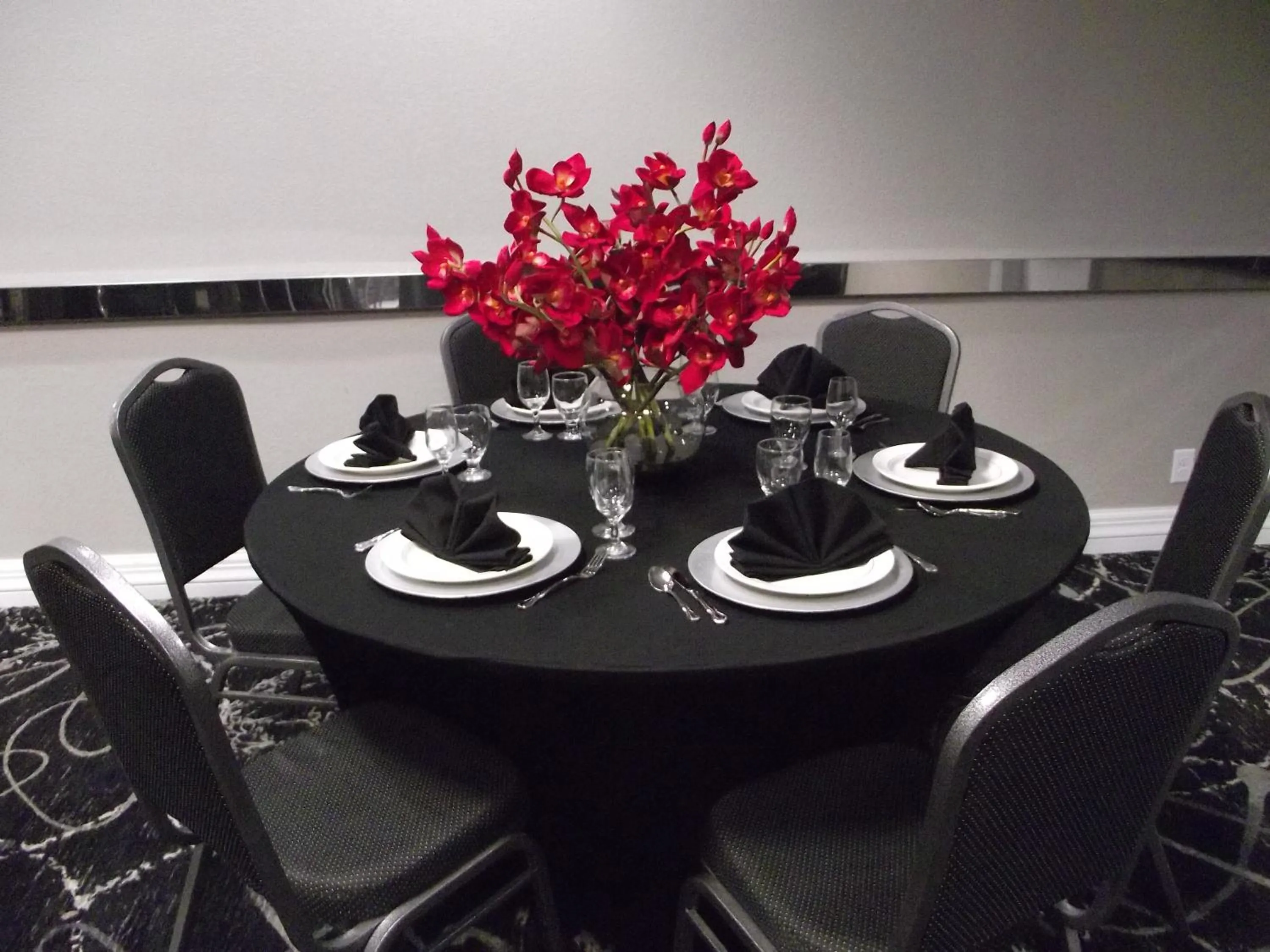 Banquet/Function facilities in Ramada by Wyndham Des Moines Airport