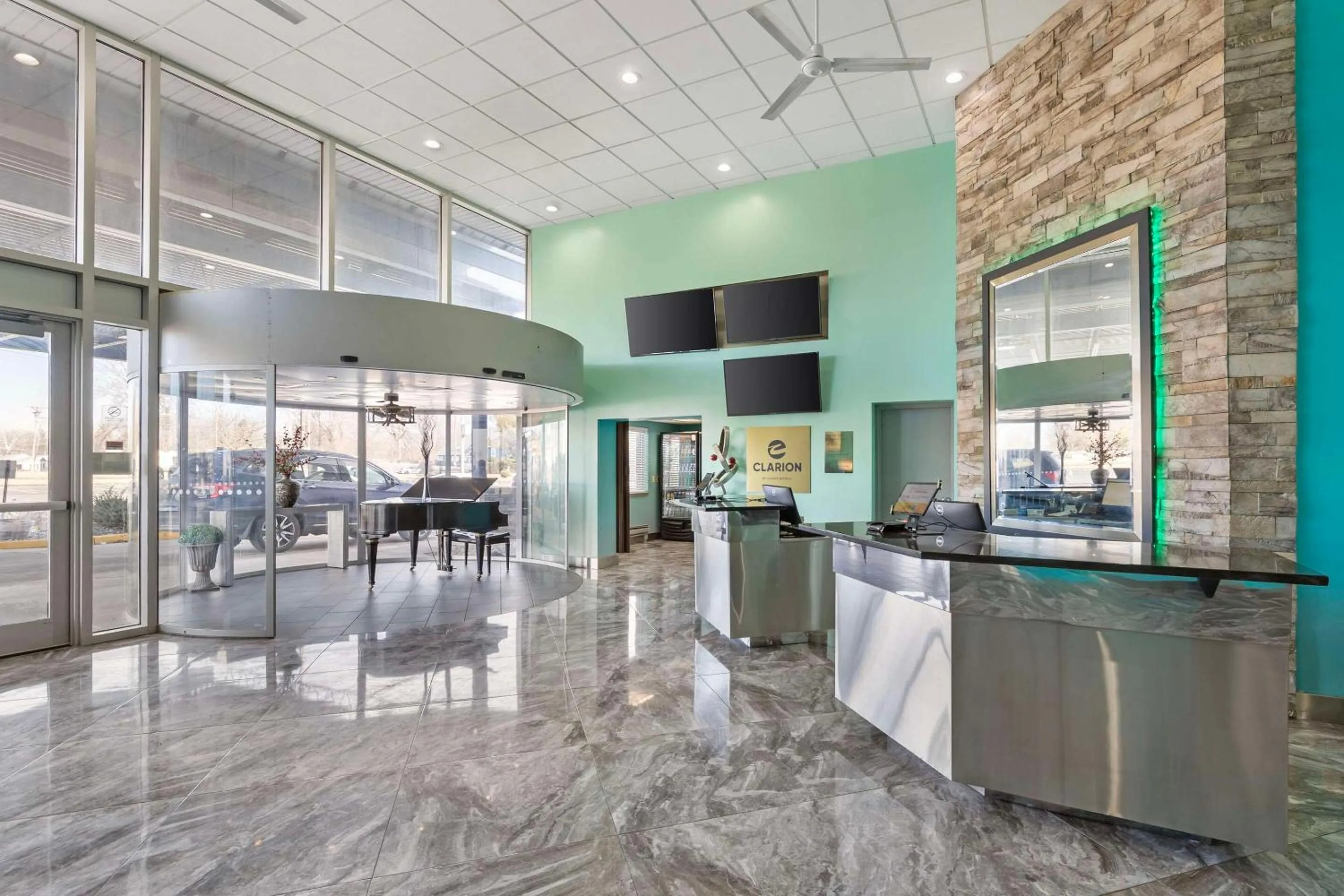 Lobby or reception in Ramada by Wyndham Des Moines Airport