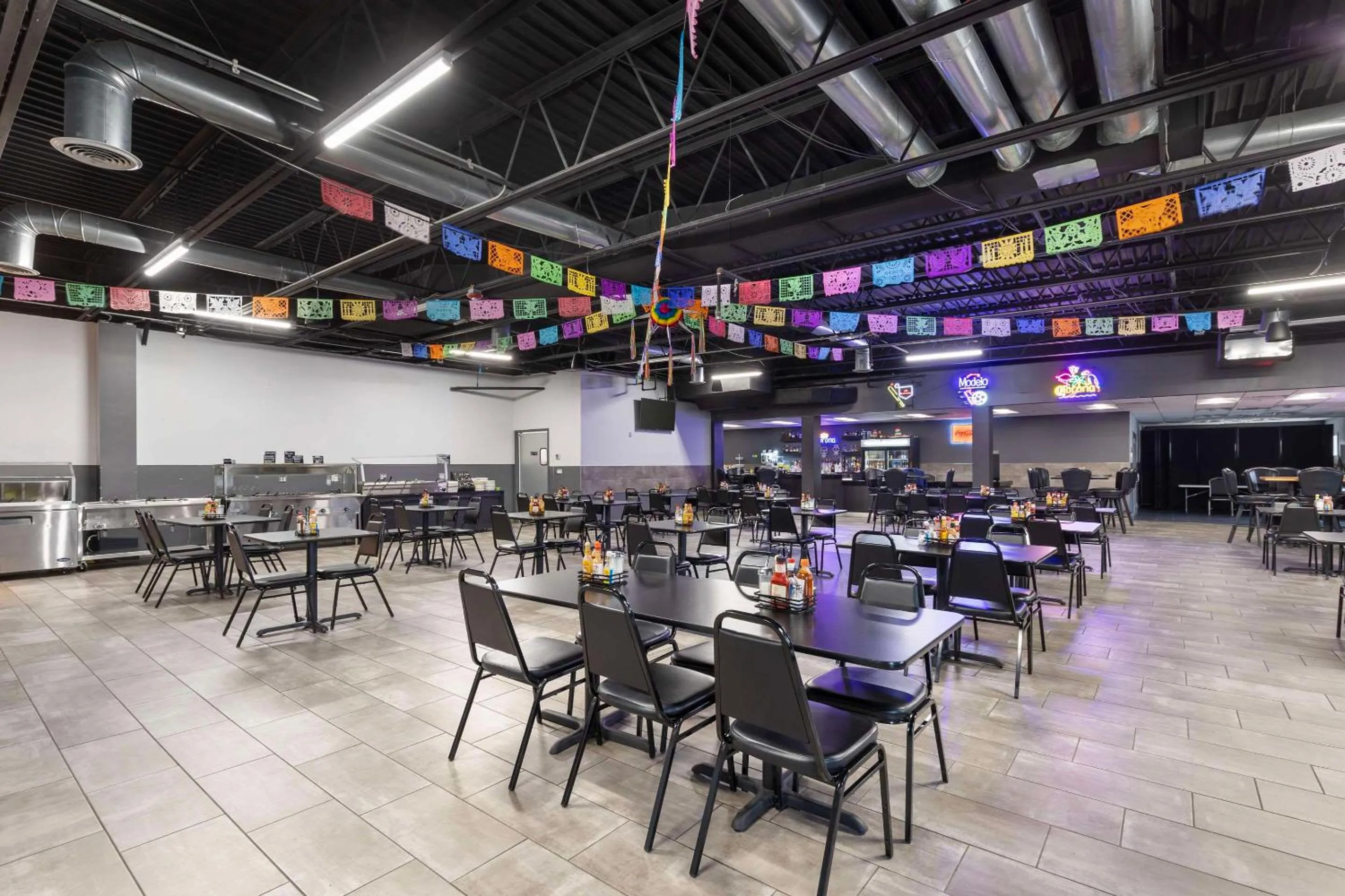 Restaurant/places to eat in Ramada by Wyndham Des Moines Airport