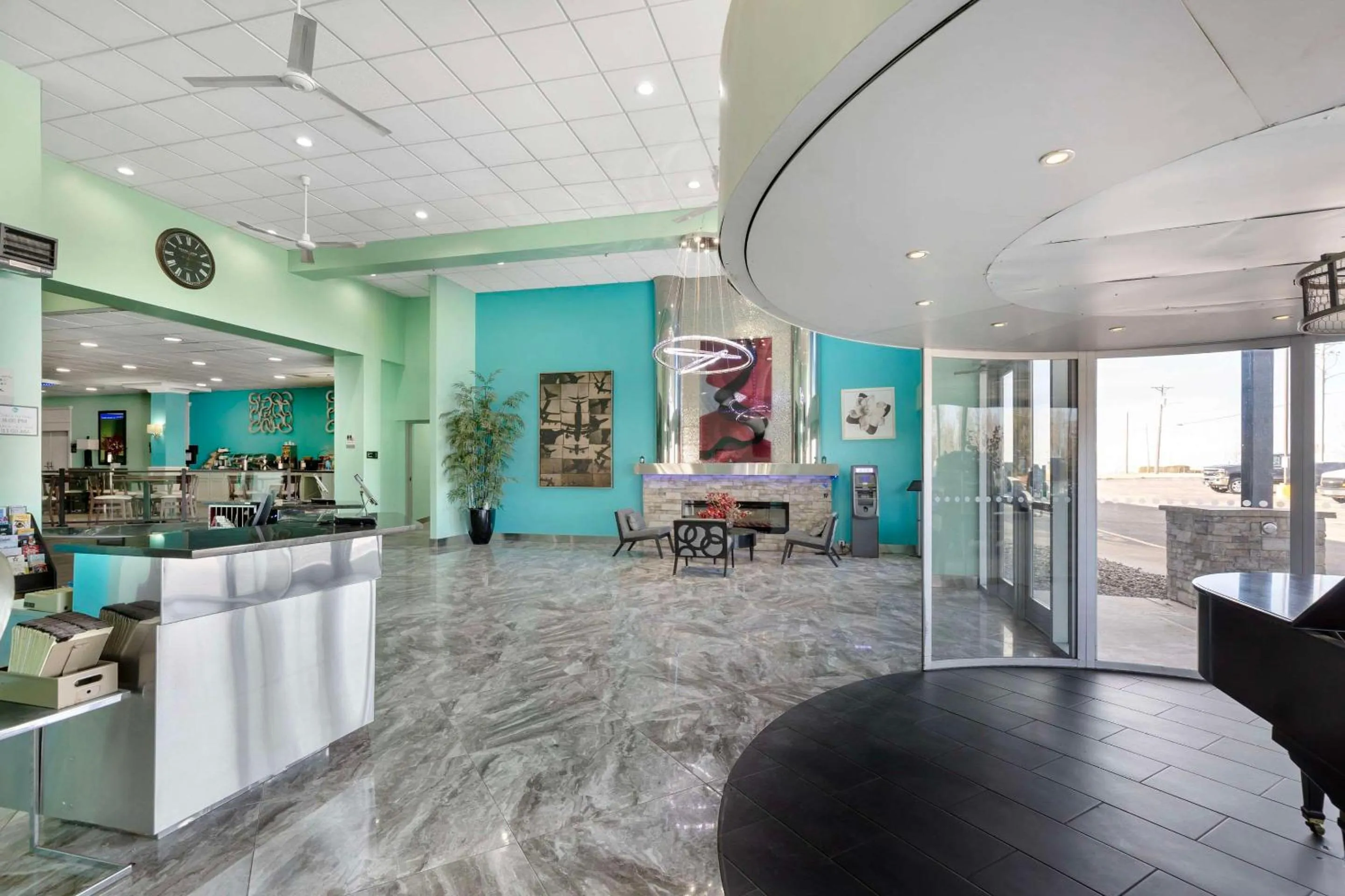 Lobby or reception in Ramada by Wyndham Des Moines Airport