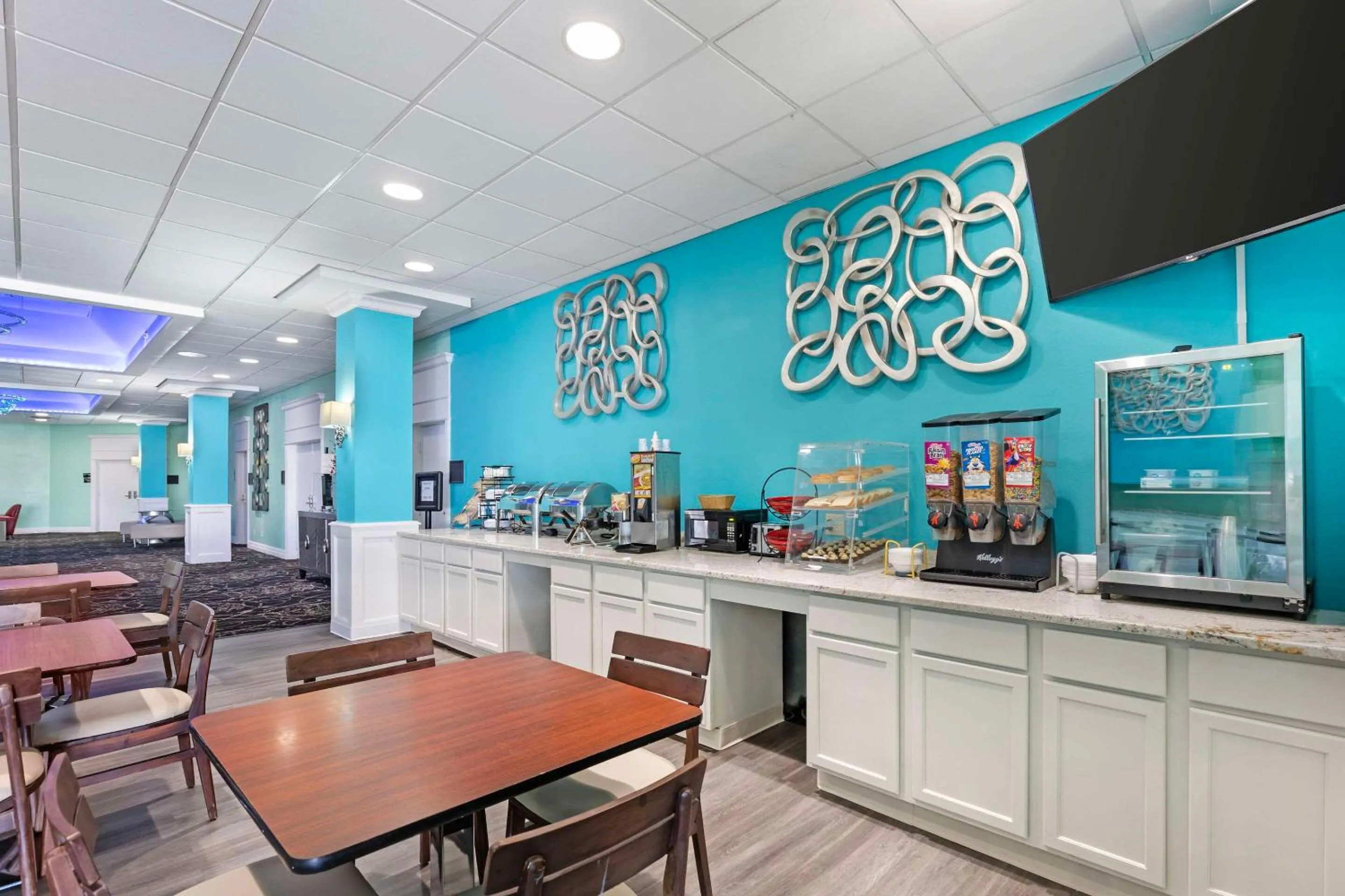 Breakfast in Ramada by Wyndham Des Moines Airport