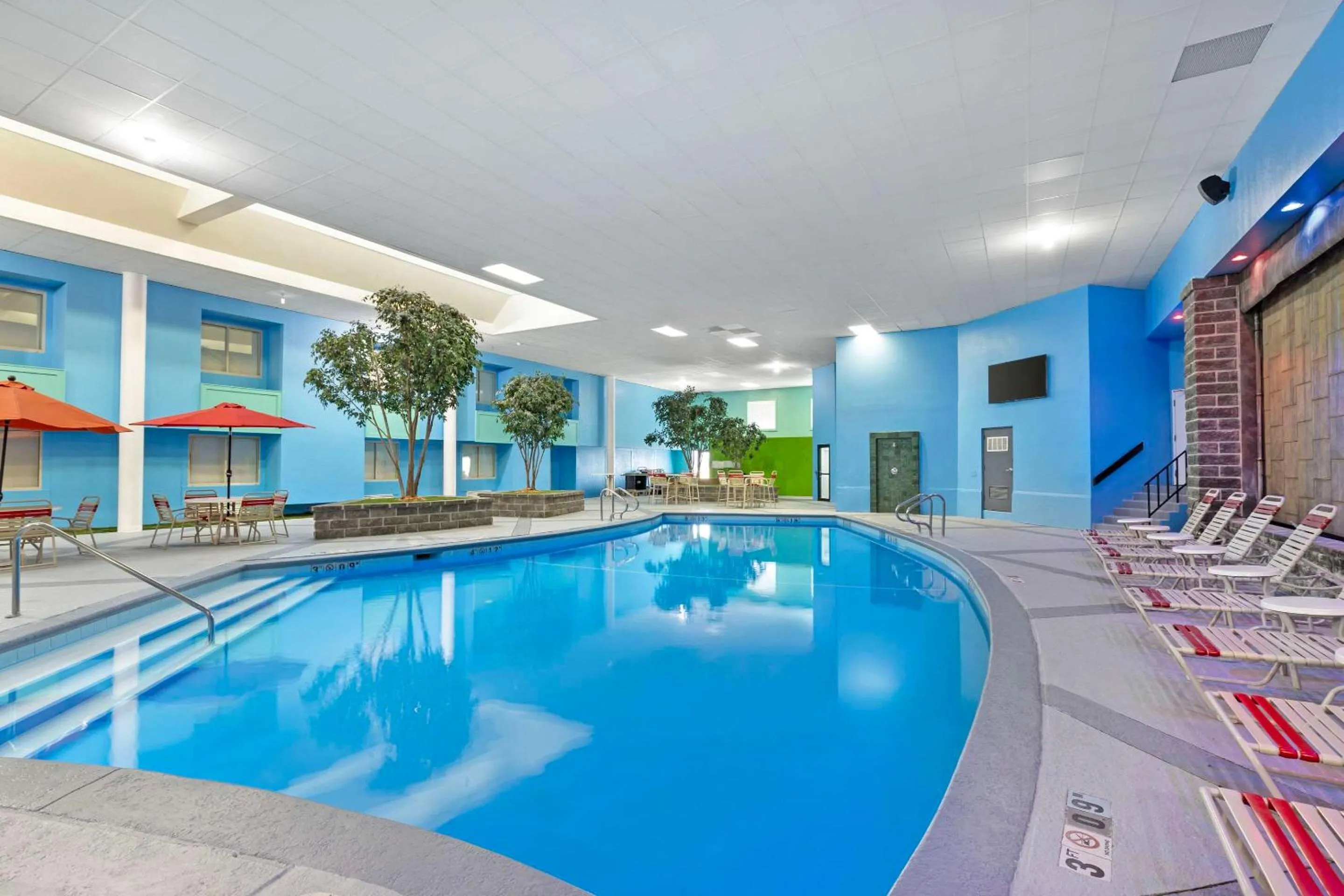 Swimming pool in Ramada by Wyndham Des Moines Airport