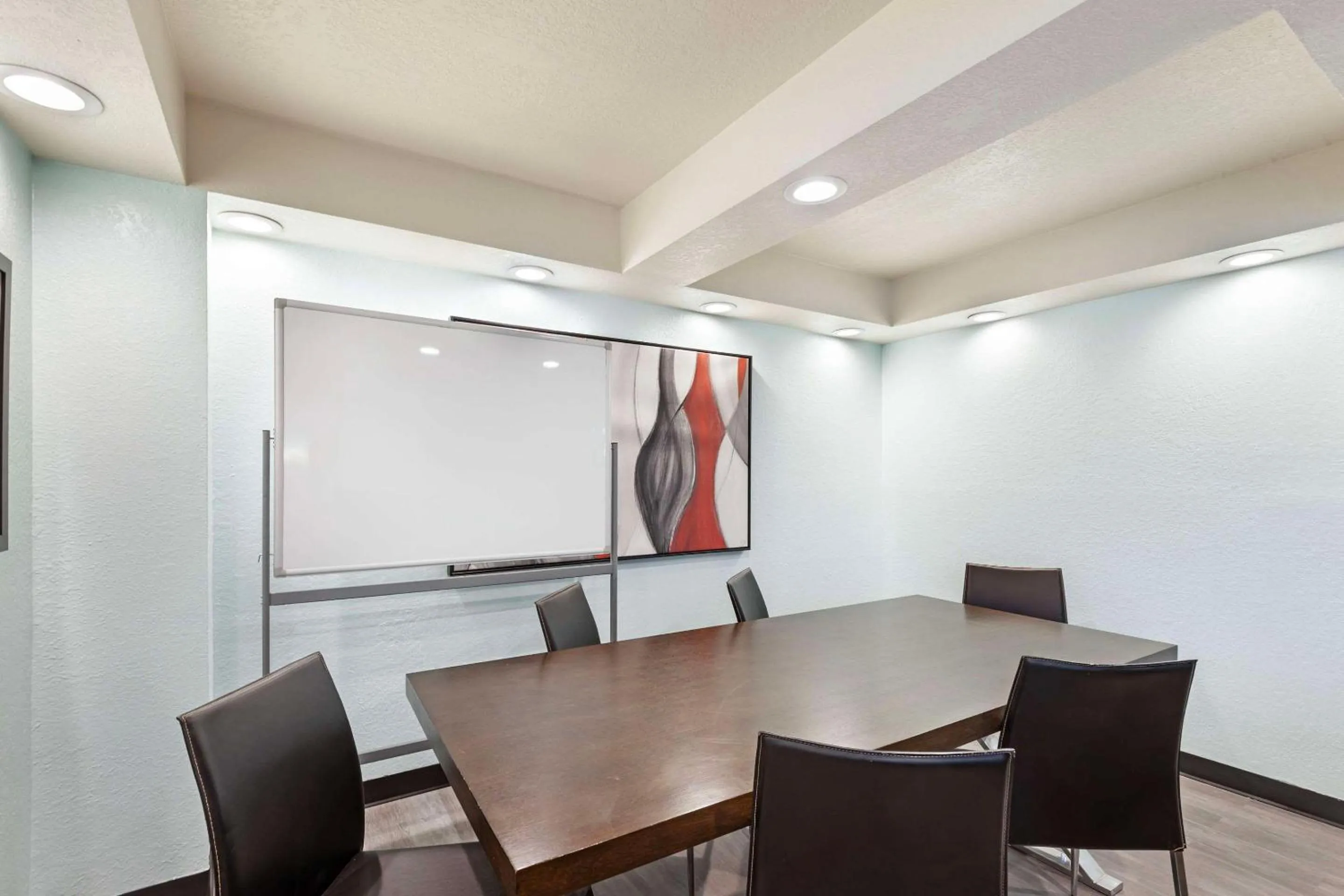 Bedroom in Ramada by Wyndham Des Moines Airport