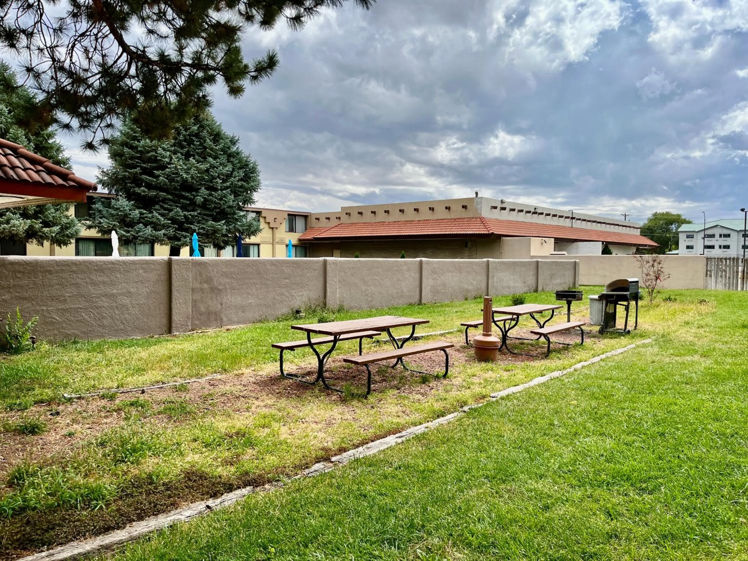 Brentwood Inn & Garden