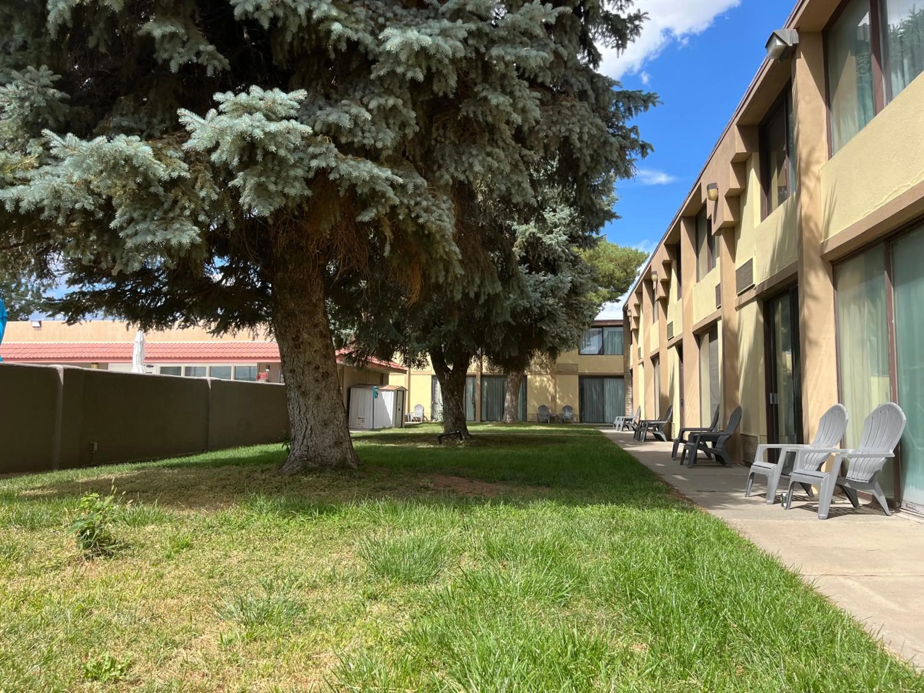 Brentwood Inn & Garden