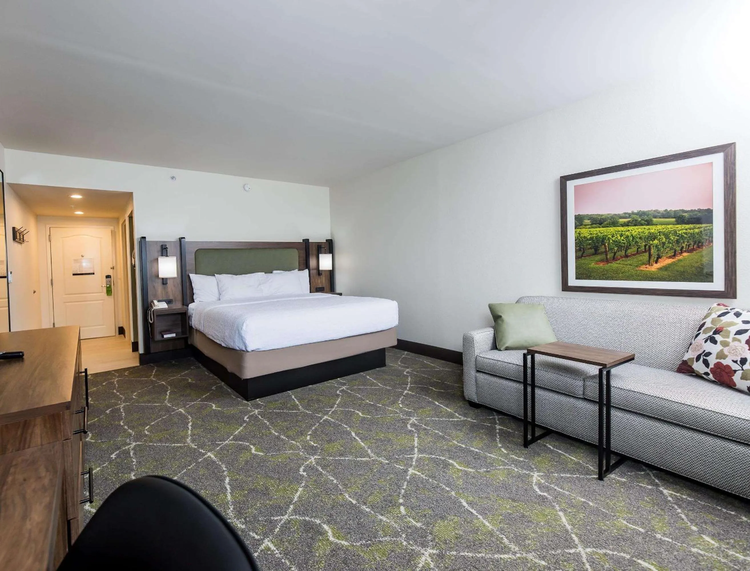 Living room, Bed in Hampton Inn & Suites Dobson