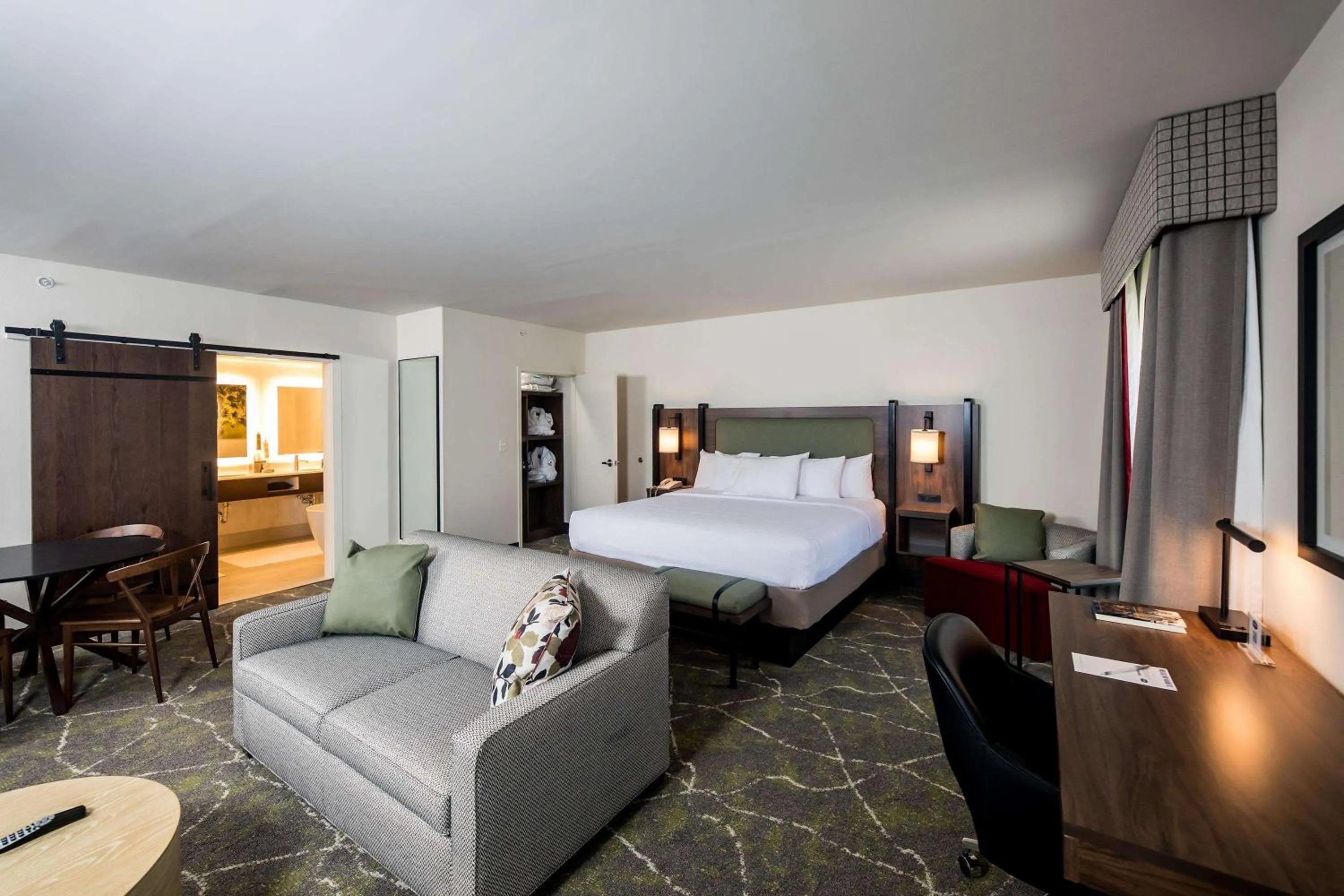 Bedroom, Bed in Hampton Inn & Suites Dobson