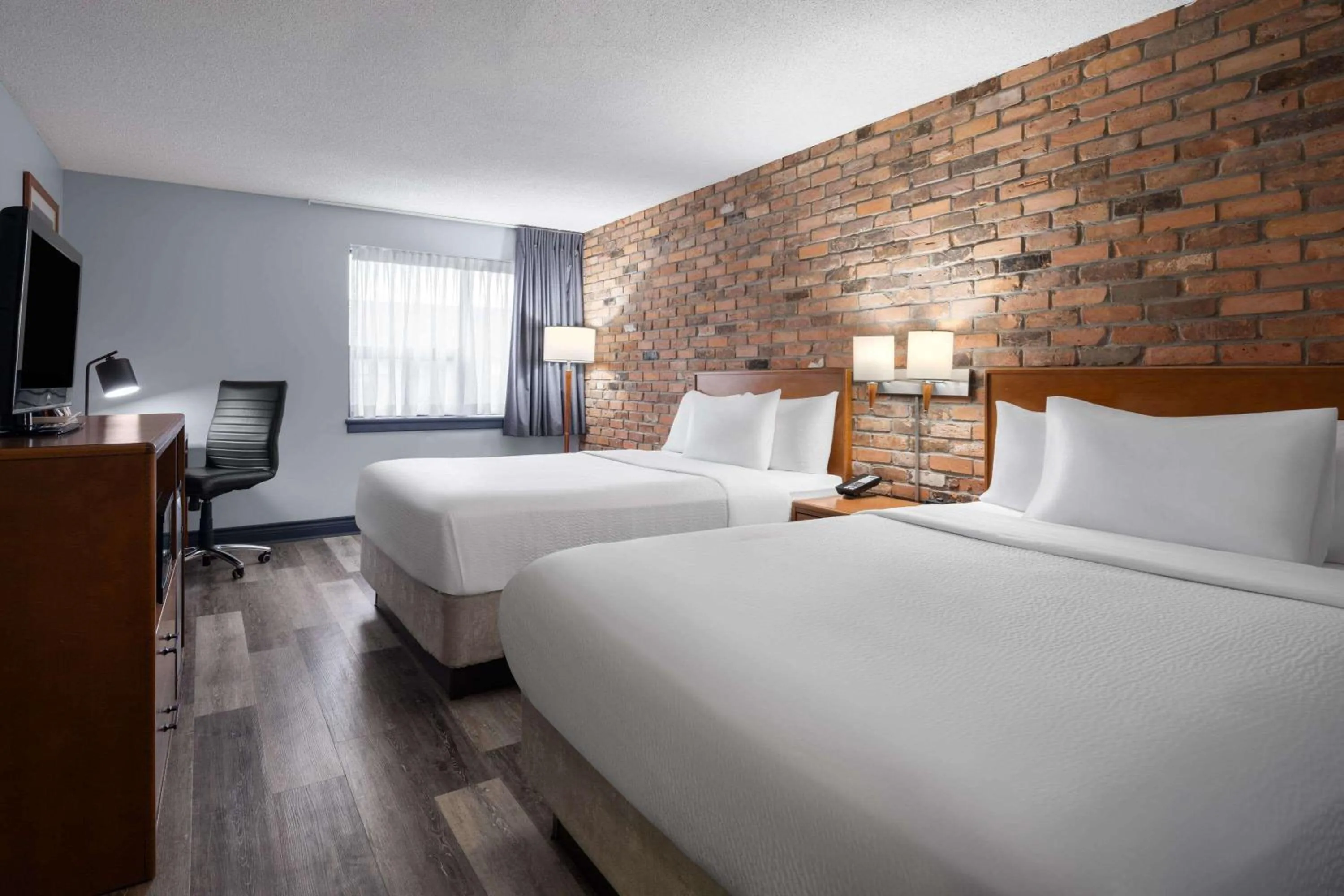 Photo of the whole room, Bed in Travelodge by Wyndham Barrie