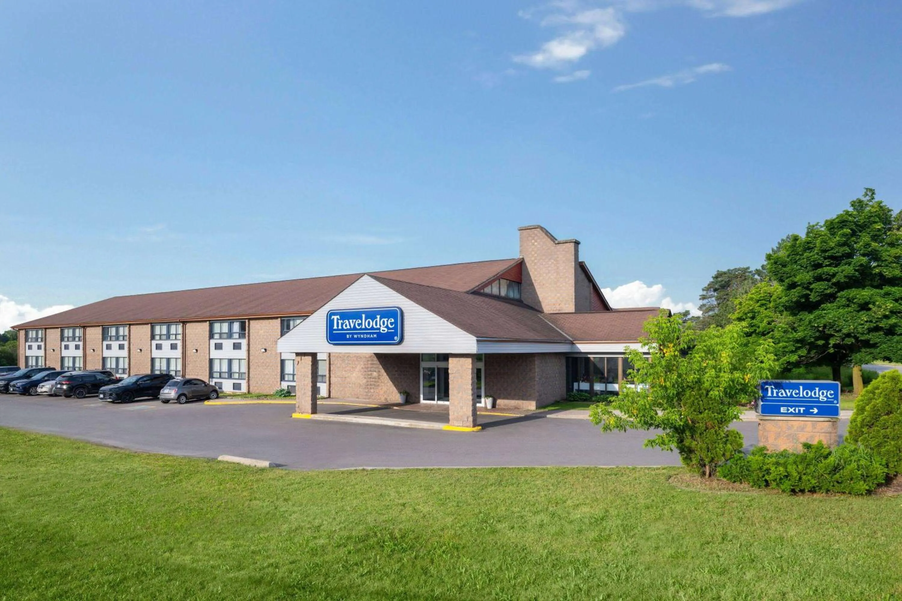 Property building in Travelodge by Wyndham Barrie