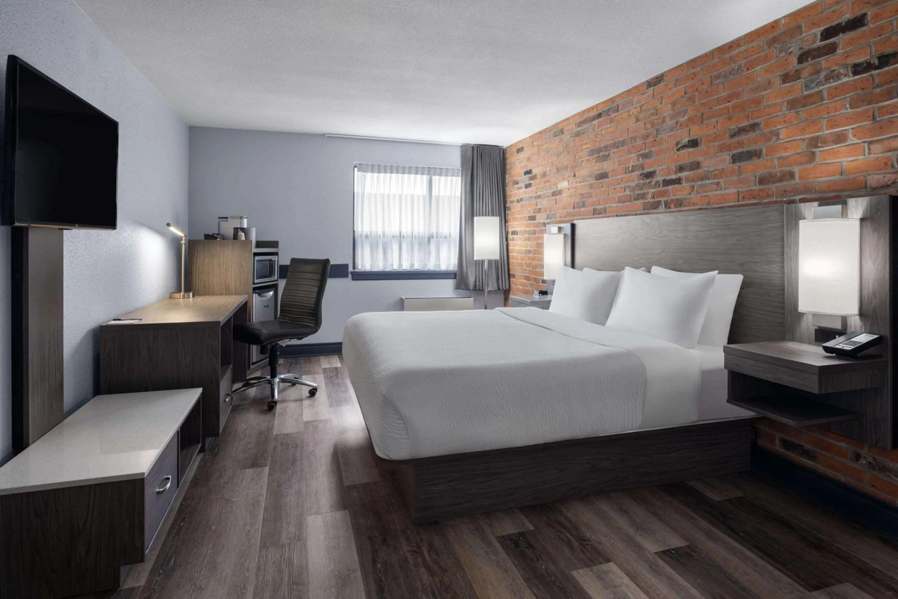 Photo of the whole room, Bed in Travelodge by Wyndham Barrie