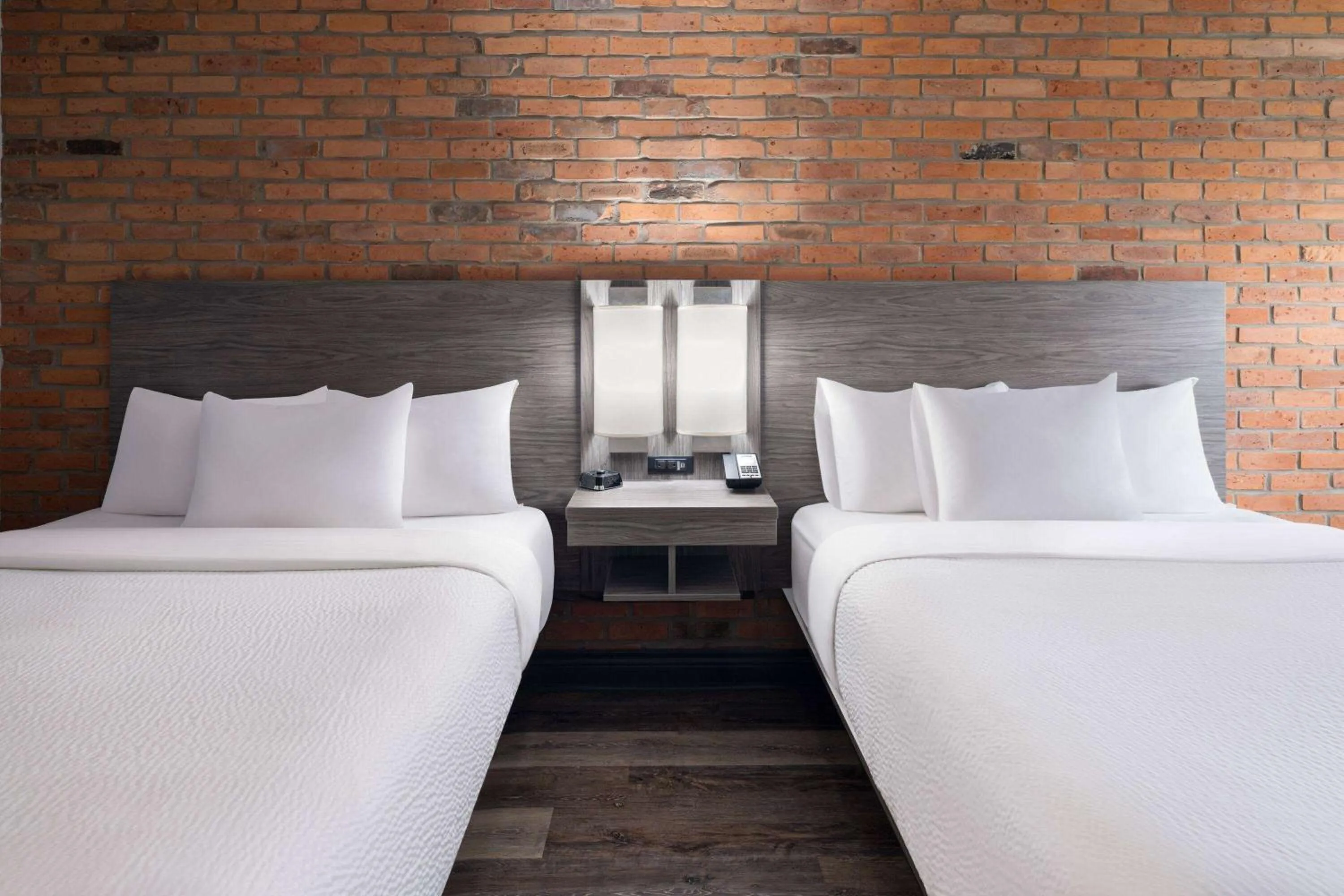 Photo of the whole room, Bed in Travelodge by Wyndham Barrie