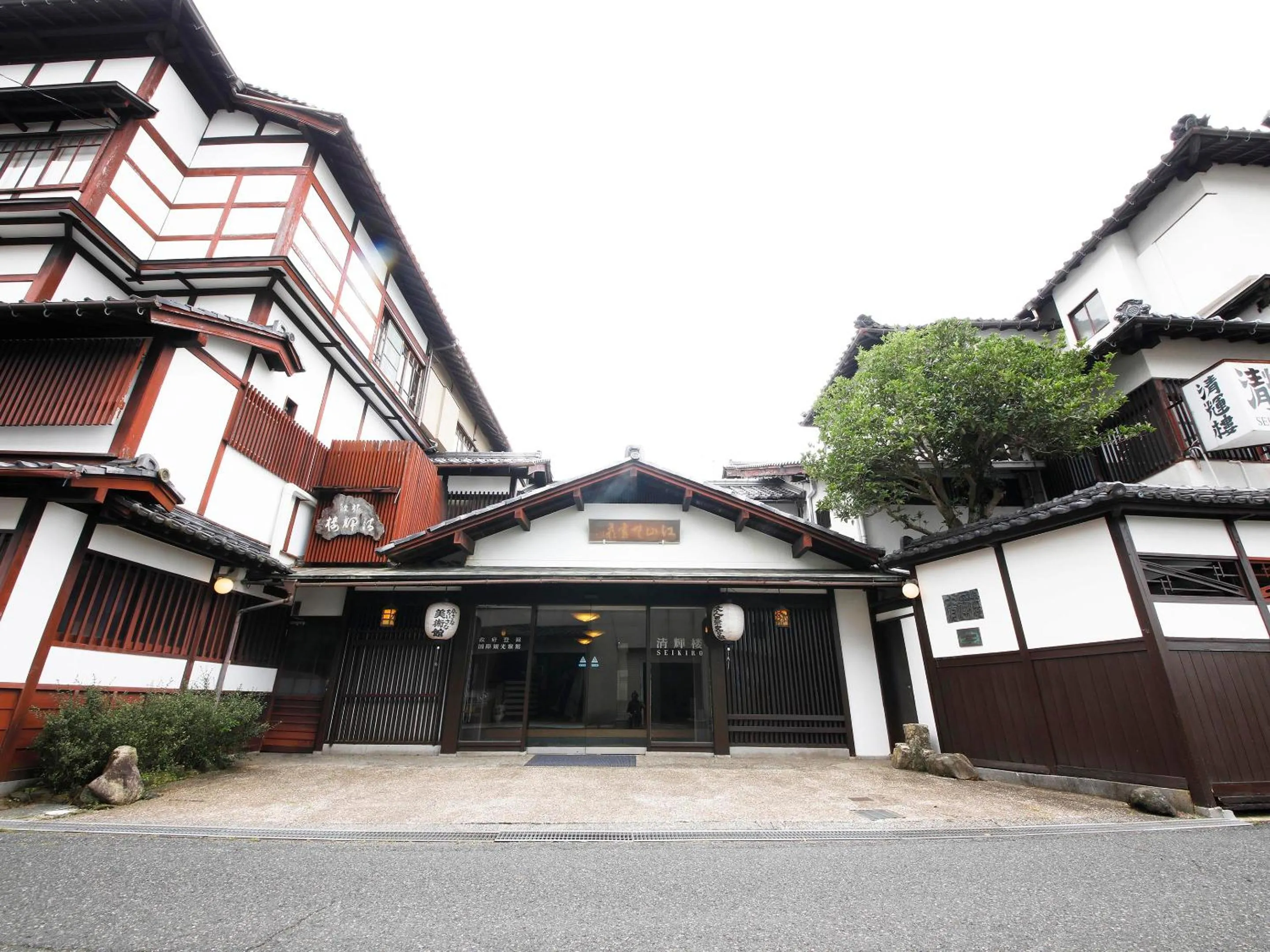 Property building in Seikiro Ryokan Historical Museum Hotel