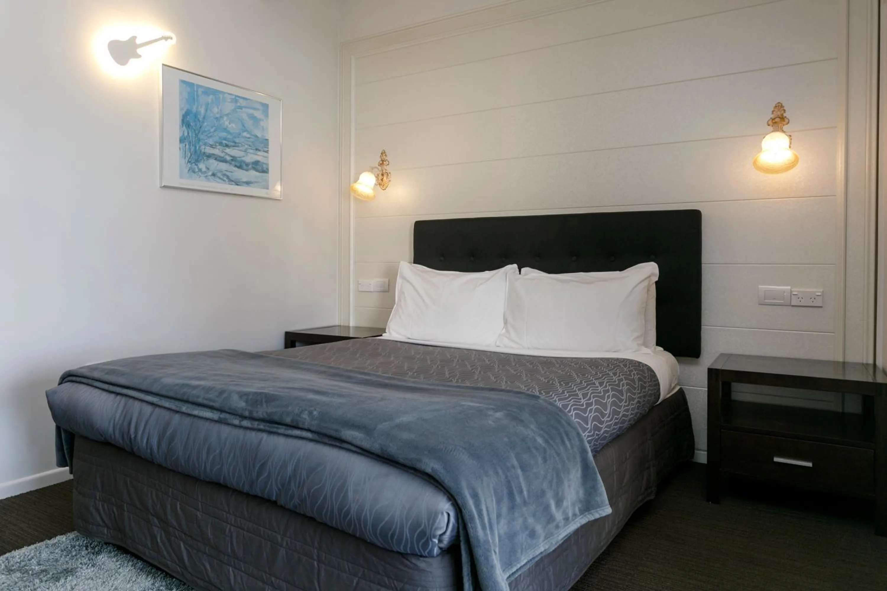 Bed in VU Thermal Lodge