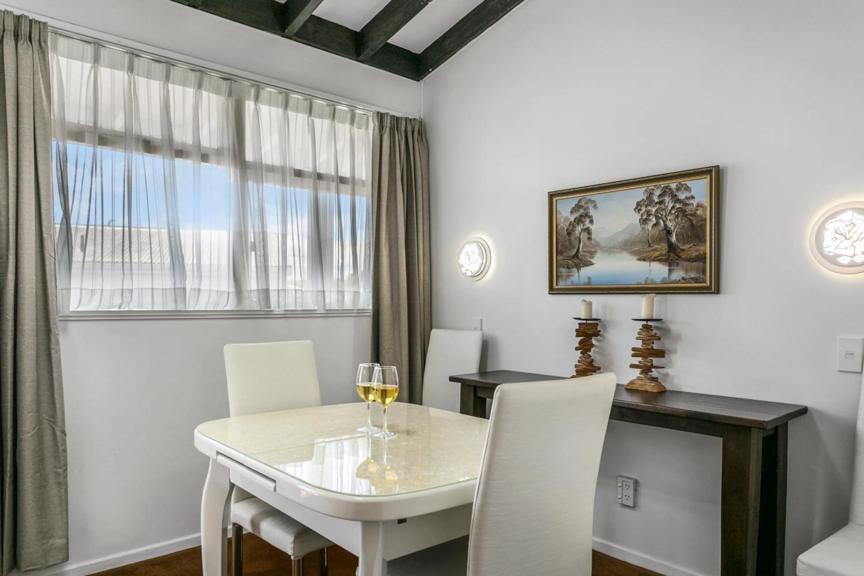 Dining Area in VU Thermal Lodge